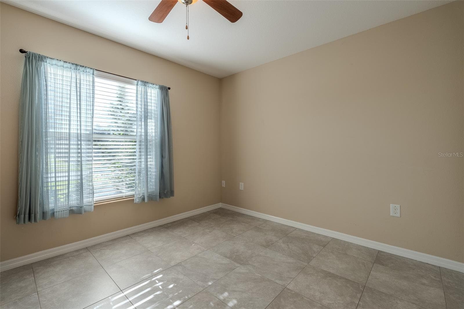 Guest BR 3 - 16320 SW 13TH TER, OCALA