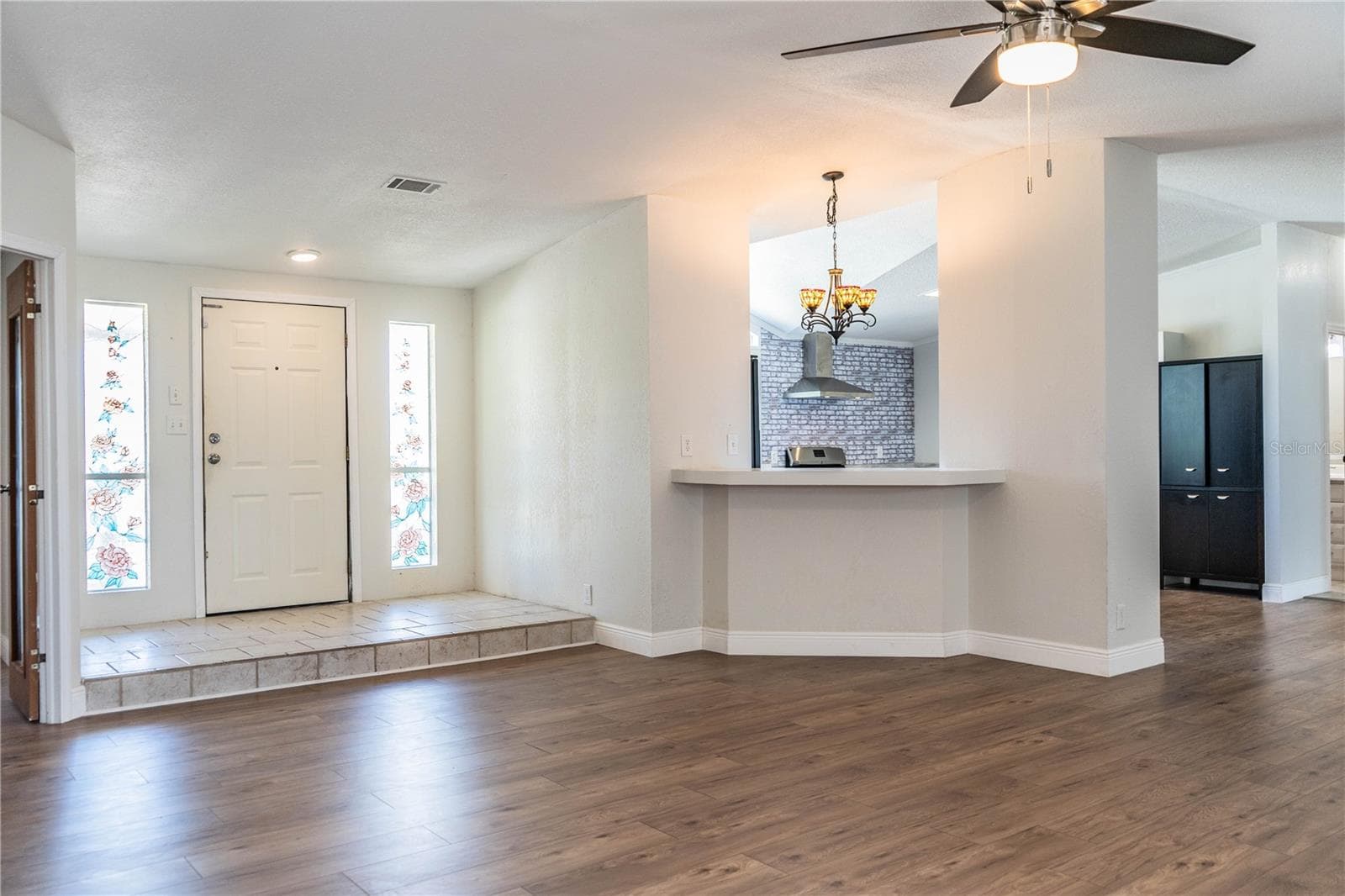 Living Room looking at entrance - 8045 ALTURAS BABSON PARK CUTOFF RD, BARTOW