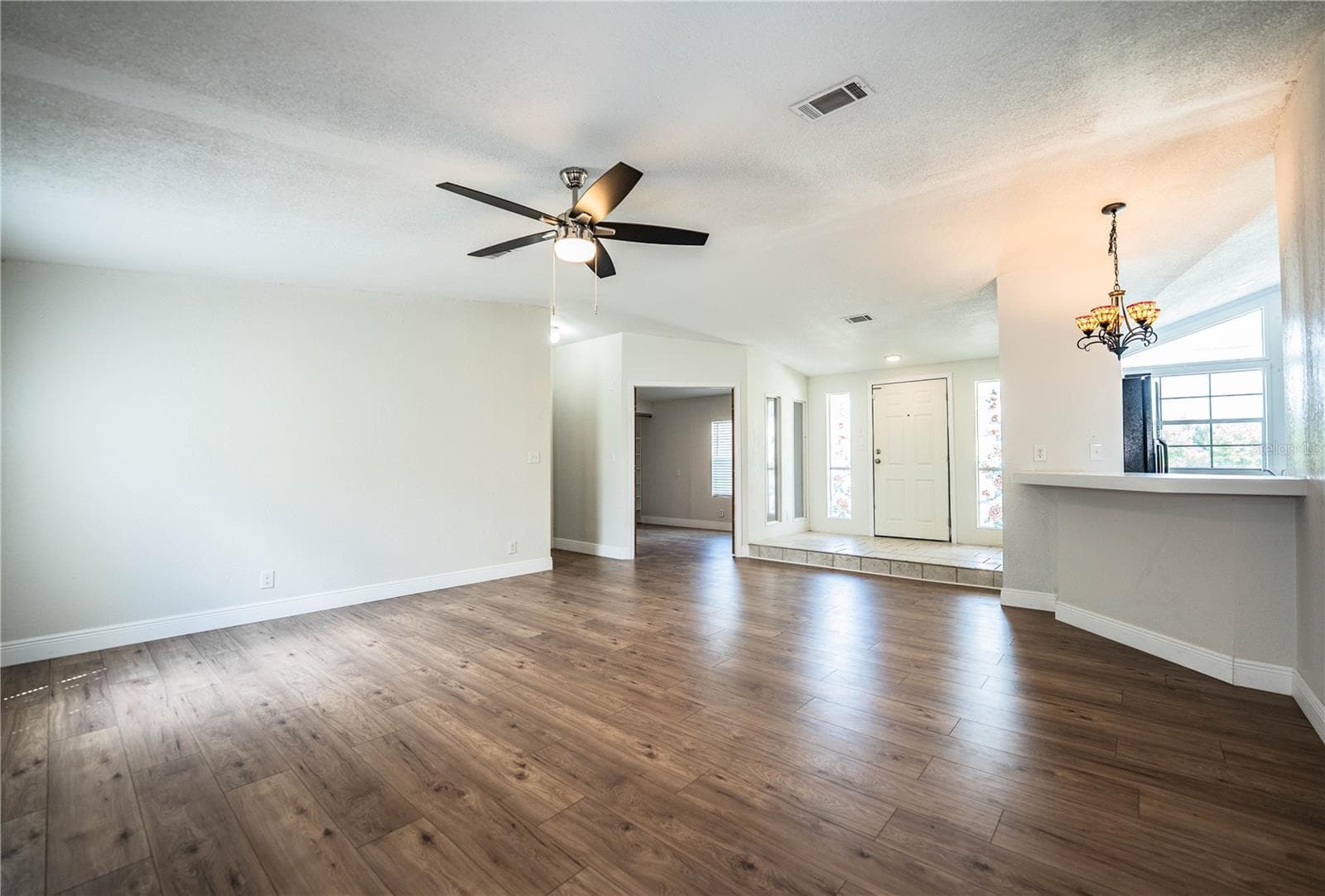 Living Room looking at entrance - 8045 ALTURAS BABSON PARK CUTOFF RD, BARTOW