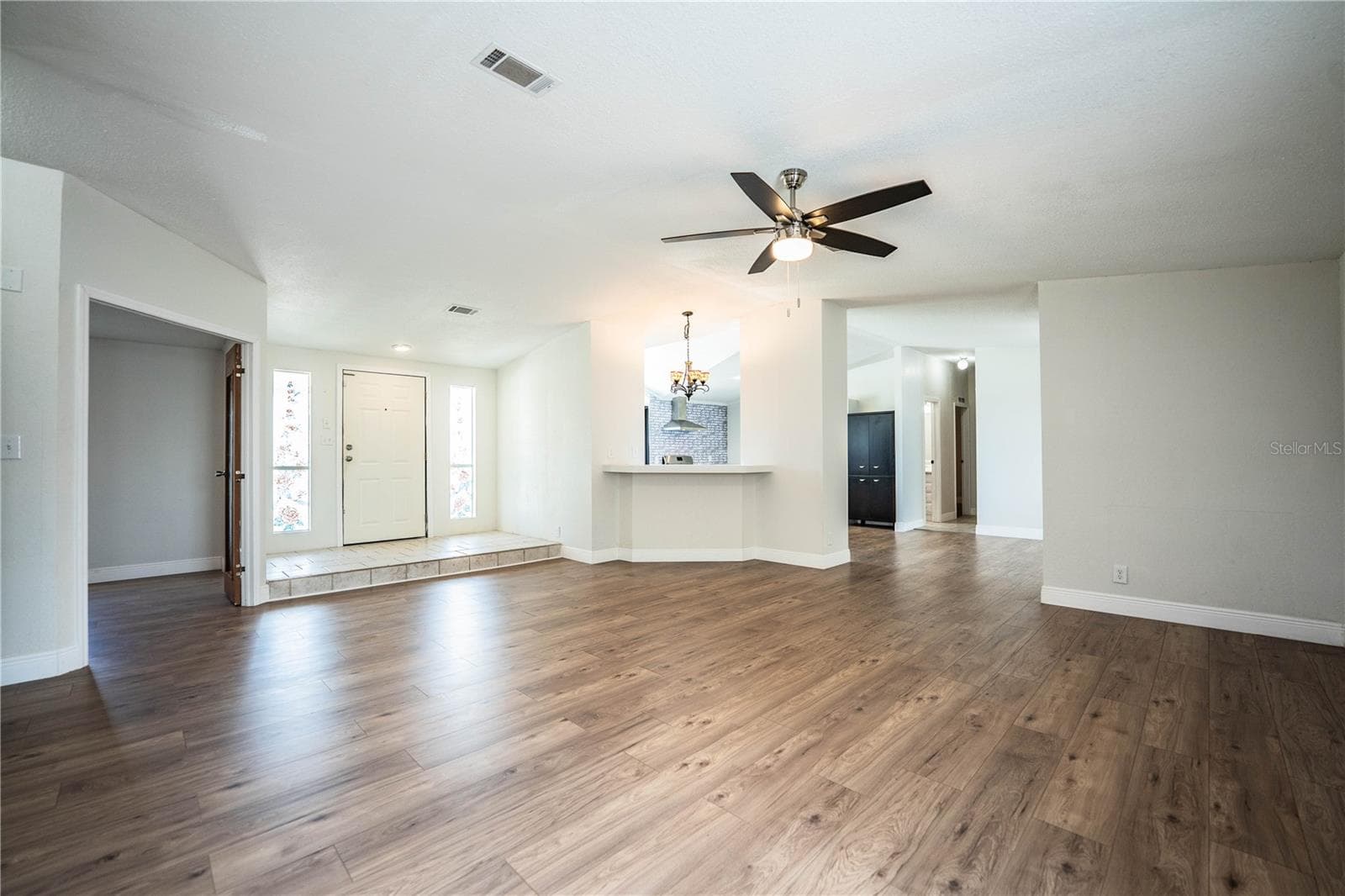 Living Room looking at entrance, kitchen and bonus bedroom - 8045 ALTURAS BABSON PARK CUTOFF RD, BARTOW