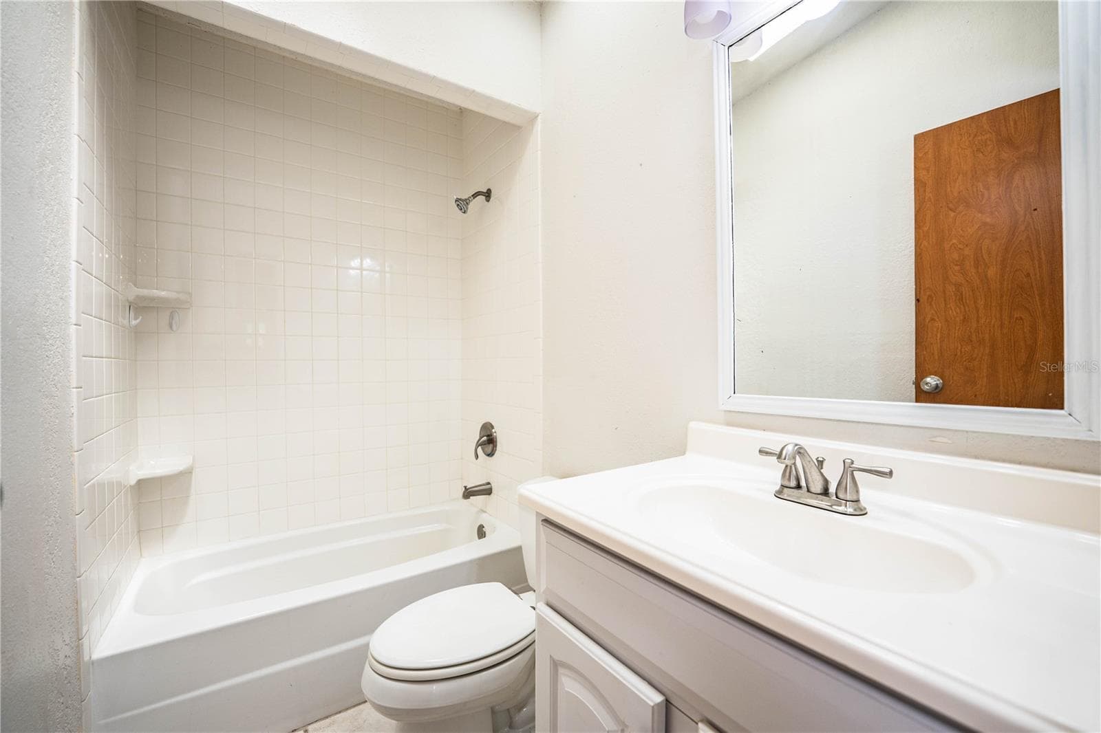 Guest bathroom - 8045 ALTURAS BABSON PARK CUTOFF RD, BARTOW