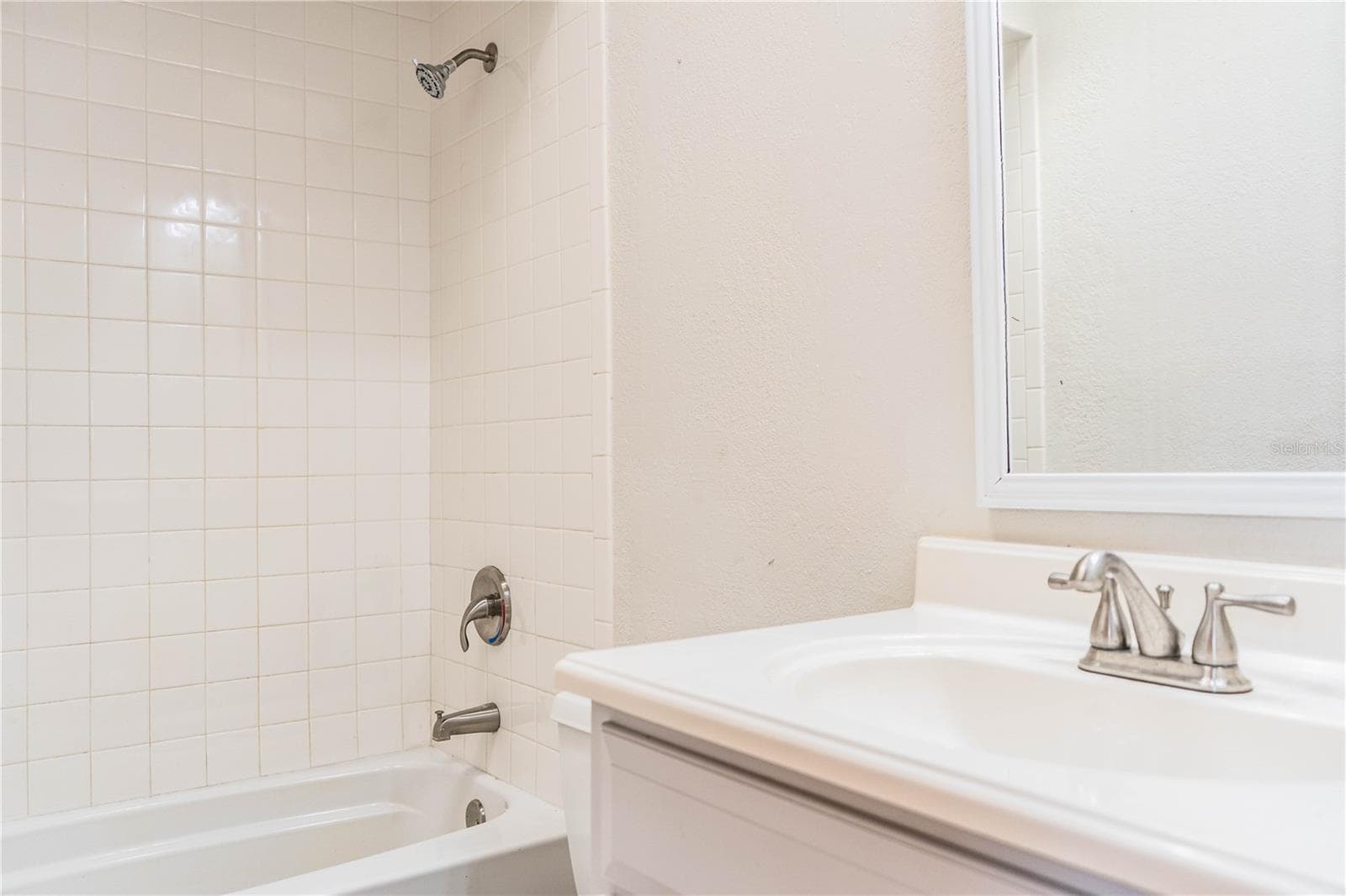 Guest bathroom - 8045 ALTURAS BABSON PARK CUTOFF RD, BARTOW