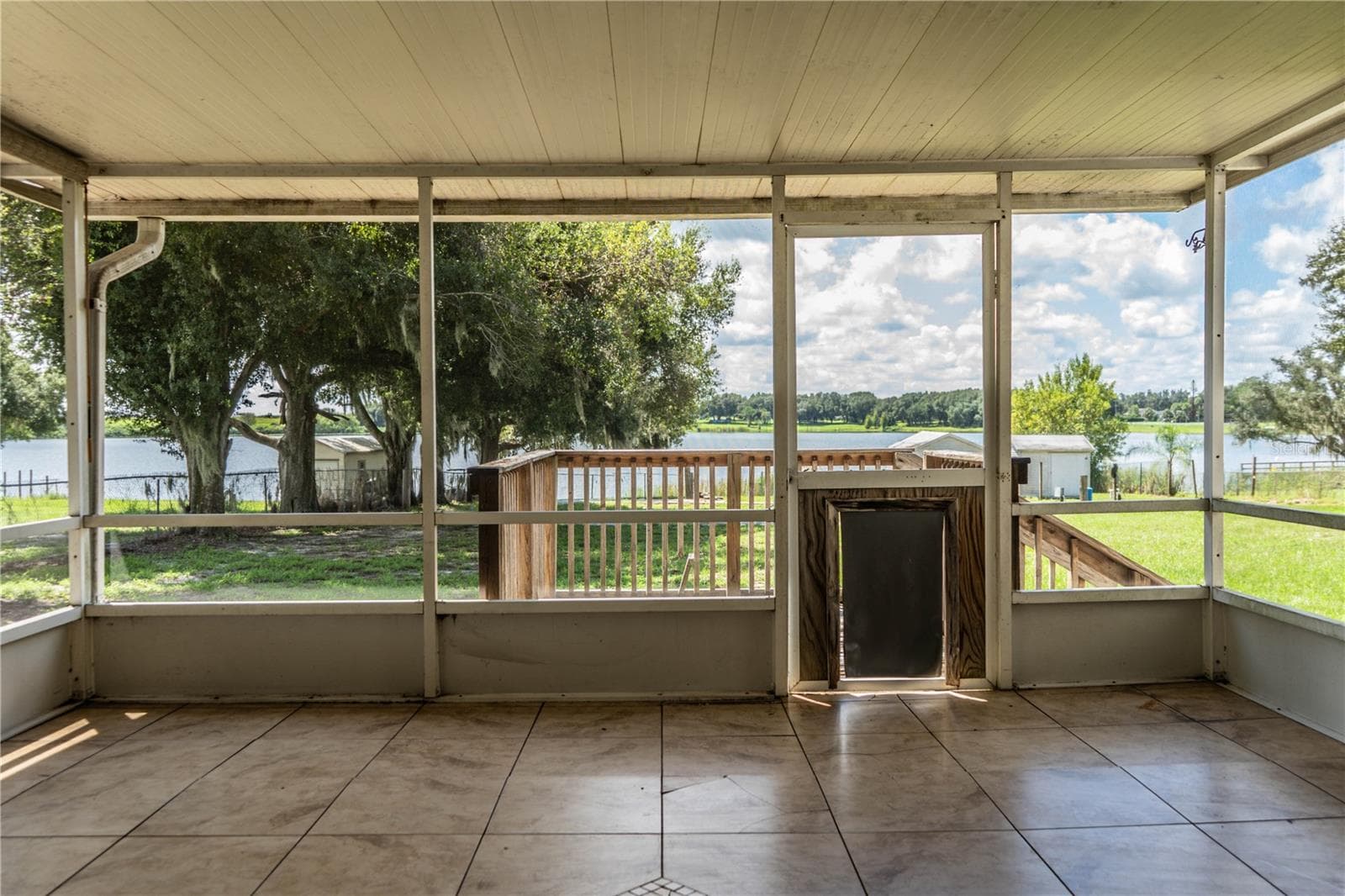 Screened porch looking at lake - 8045 ALTURAS BABSON PARK CUTOFF RD, BARTOW