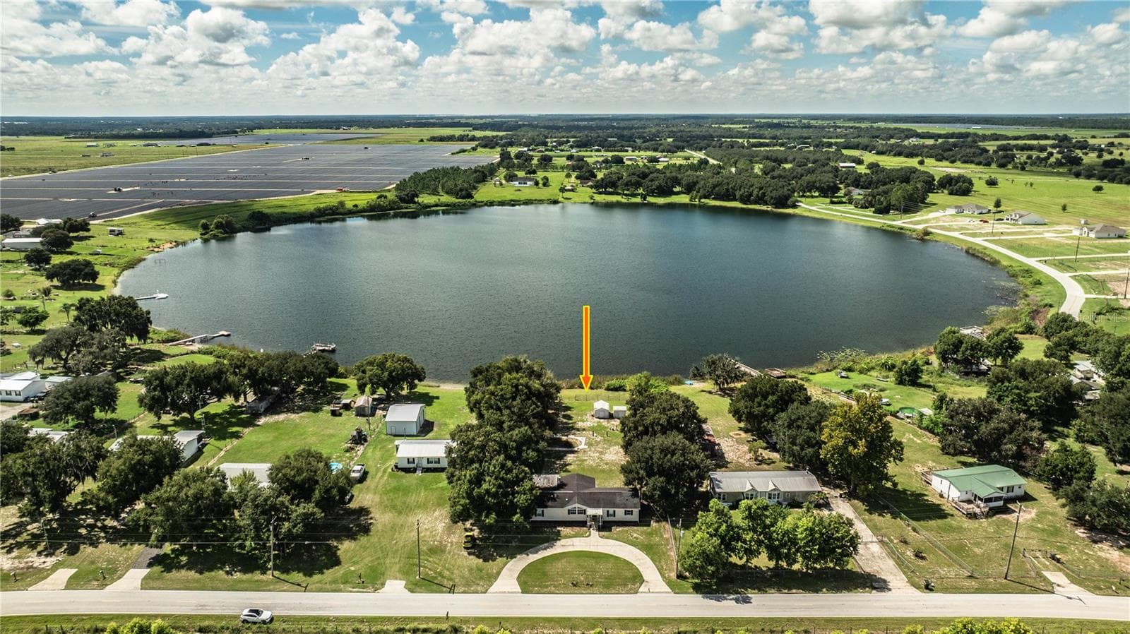 House with lake - 8045 ALTURAS BABSON PARK CUTOFF RD, BARTOW