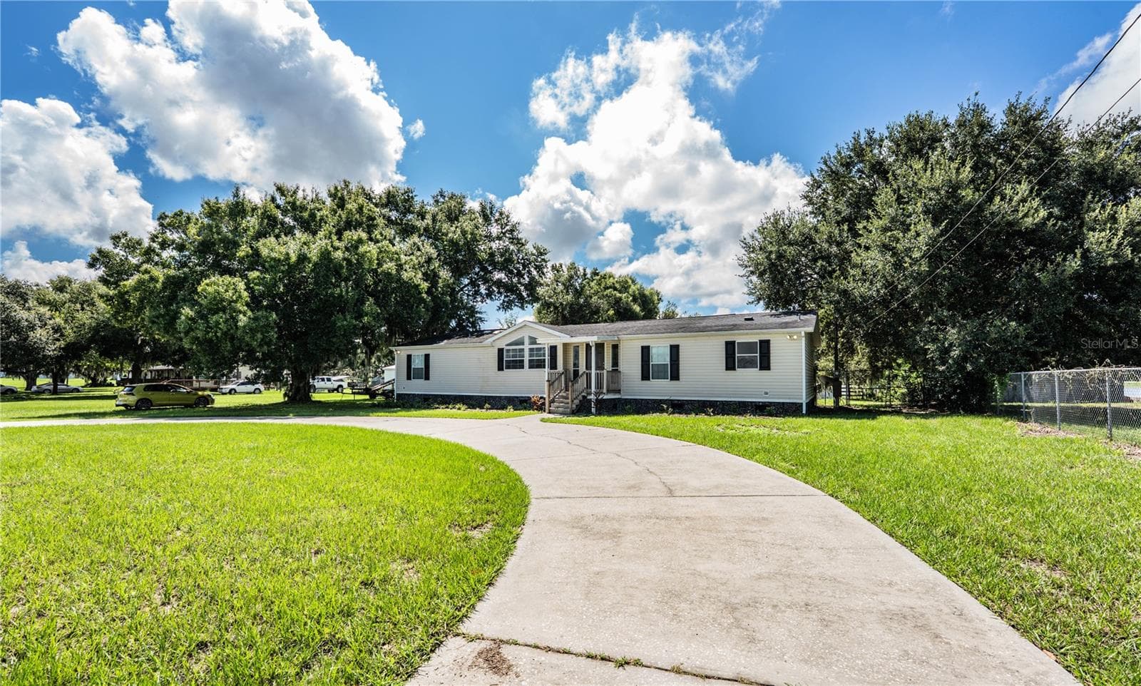 Front with circle driveway - 8045 ALTURAS BABSON PARK CUTOFF RD, BARTOW