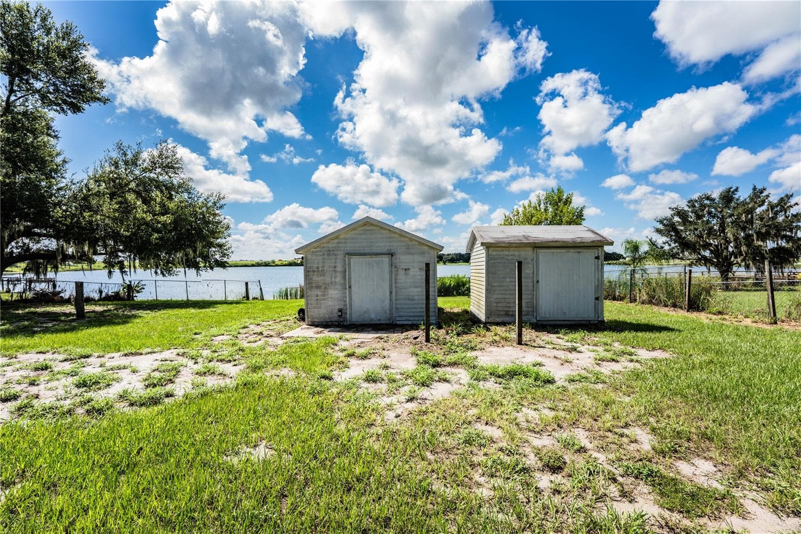 Sheds with lake - 8045 ALTURAS BABSON PARK CUTOFF RD, BARTOW