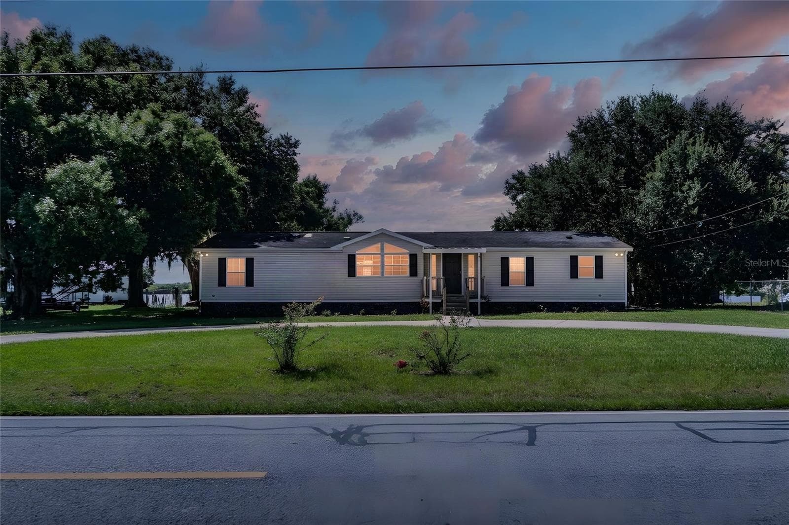 Twilight of front of house - 8045 ALTURAS BABSON PARK CUTOFF RD, BARTOW