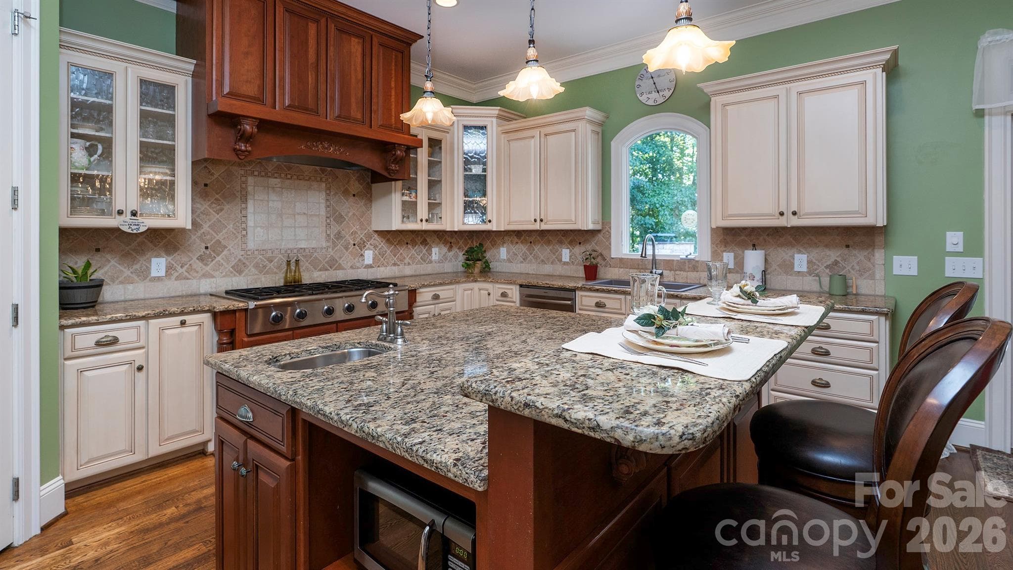 6-burner gas stove... - 7786 Chapel Creek Drive, Denver