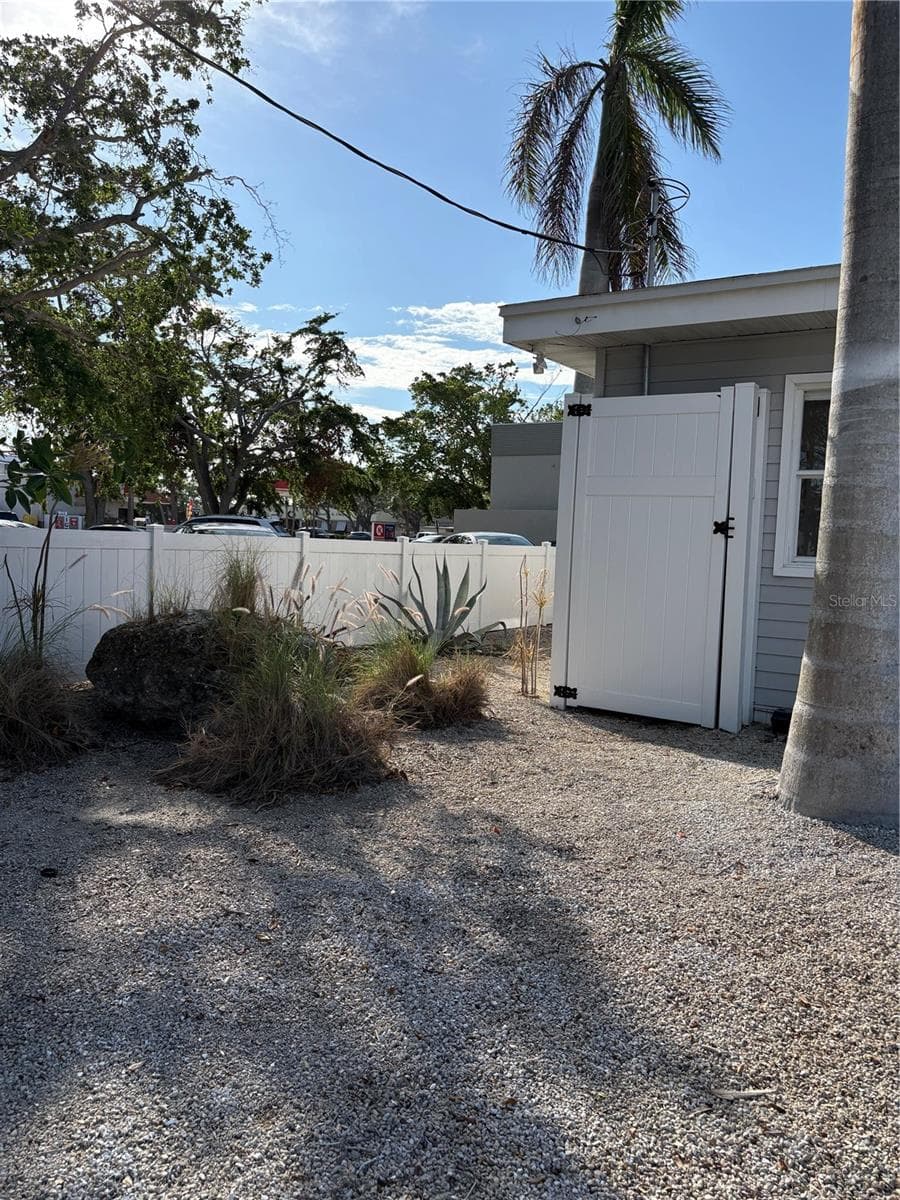 Single Family Residence at 5032 CALLE MINORGA, SARASOTA, photo 18 of 23