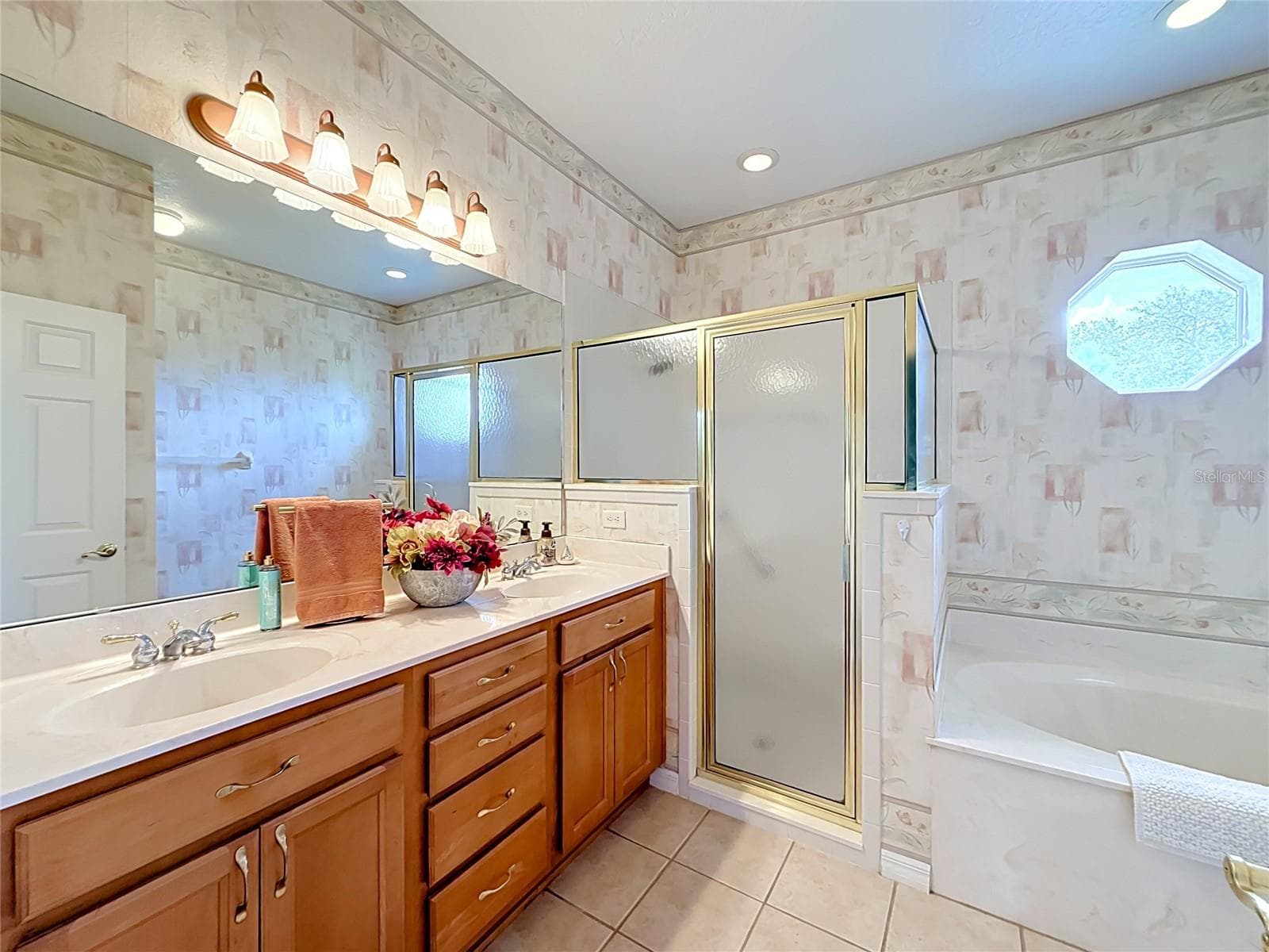 Primary En-Suite Bathroom - 5693 GULF STREAM STREET, TAVARES