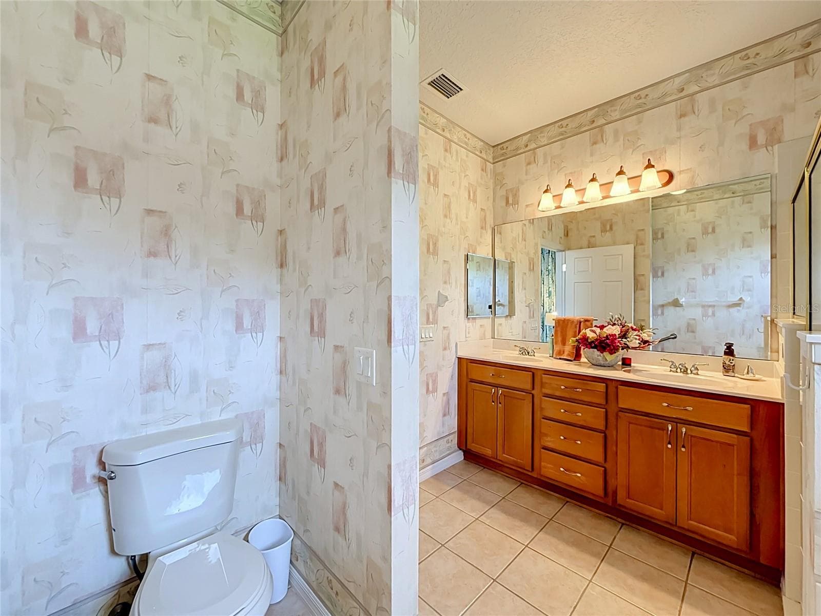 Double Vanity - 5693 GULF STREAM STREET, TAVARES