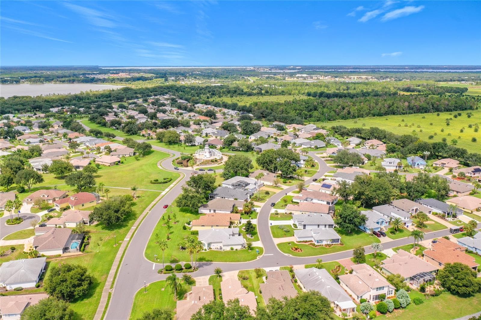 Four Houses Down to the Community Lighthouse - 5693 GULF STREAM STREET, TAVARES