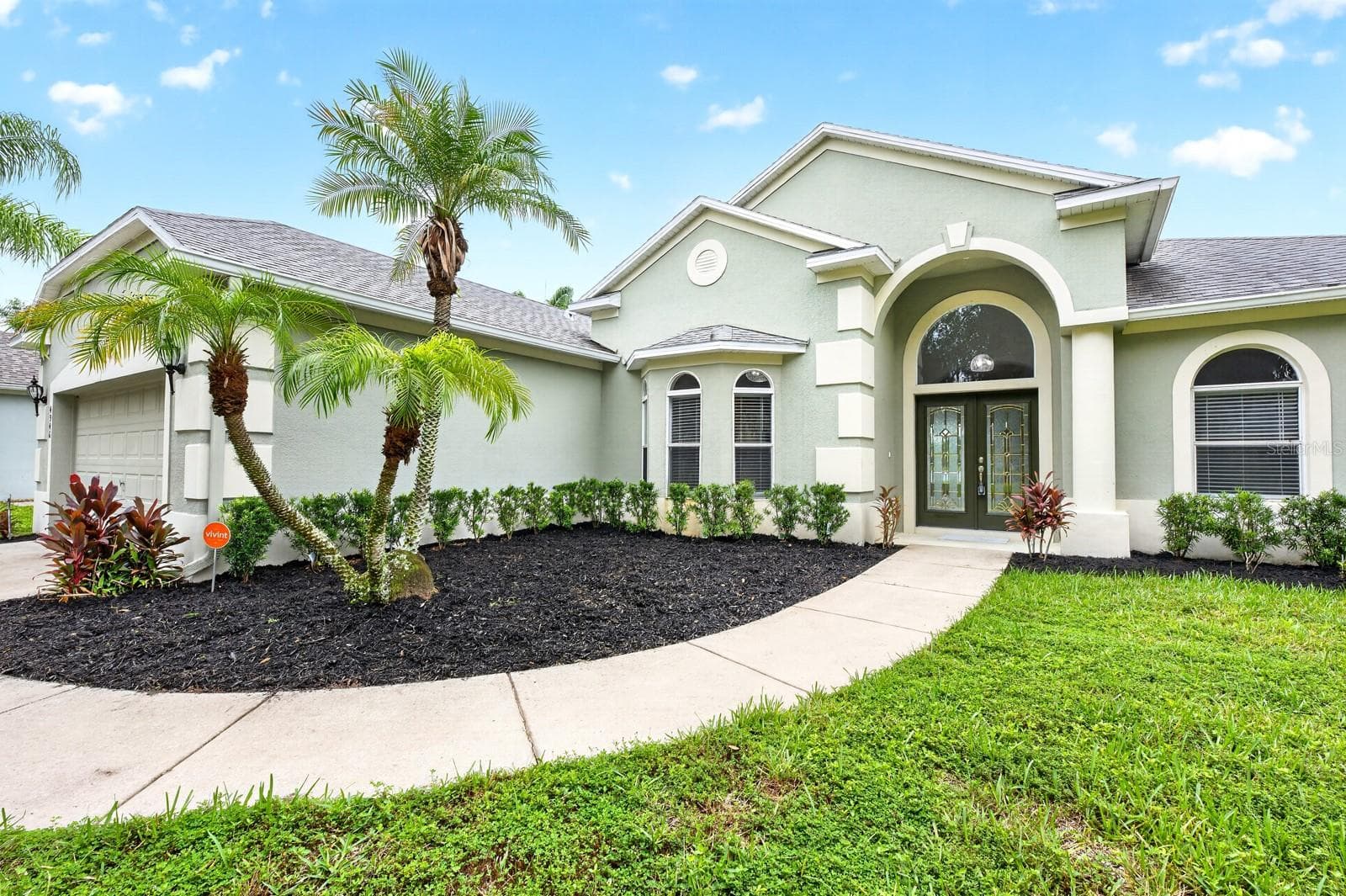 Manicured front entry for excelled curb appeal. - 4946 LAZY OAKS WAY, ST CLOUD