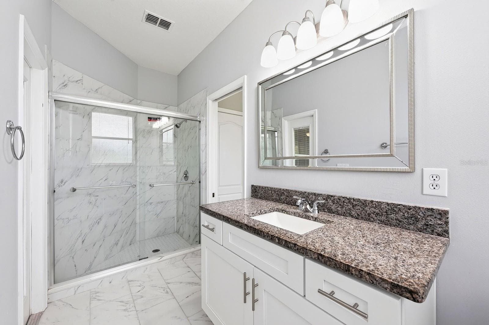 Second full/en-suite/pool bath. - 4946 LAZY OAKS WAY, ST CLOUD