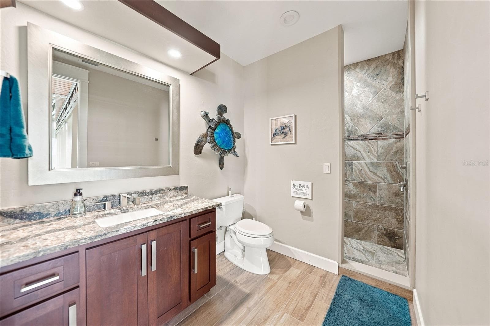 2nd floor hall full bath - 2755 CUSSELL DR, ST JAMES CITY