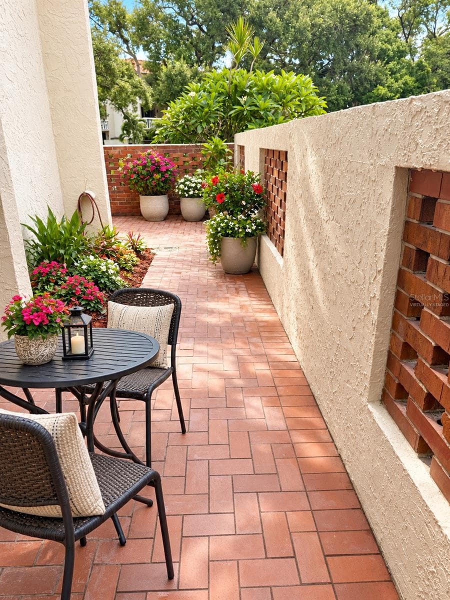 Virtually Staged - 1012 PEARCE DR #111, CLEARWATER