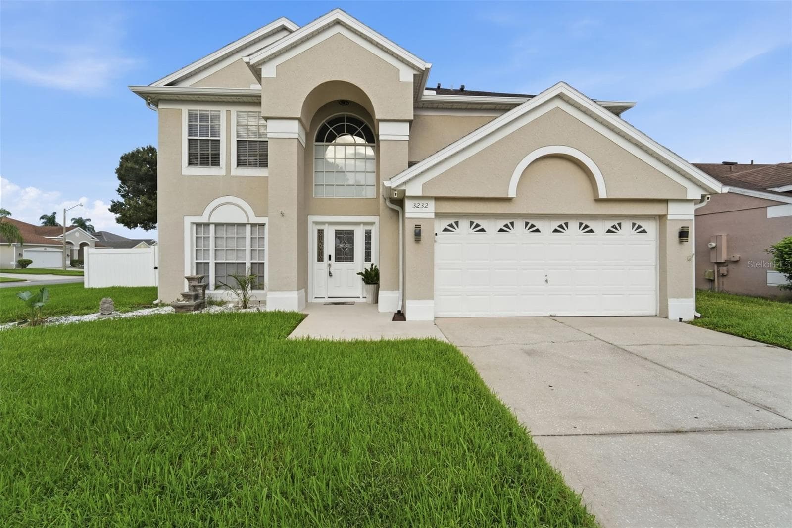 3232 HERONS POINT CIR