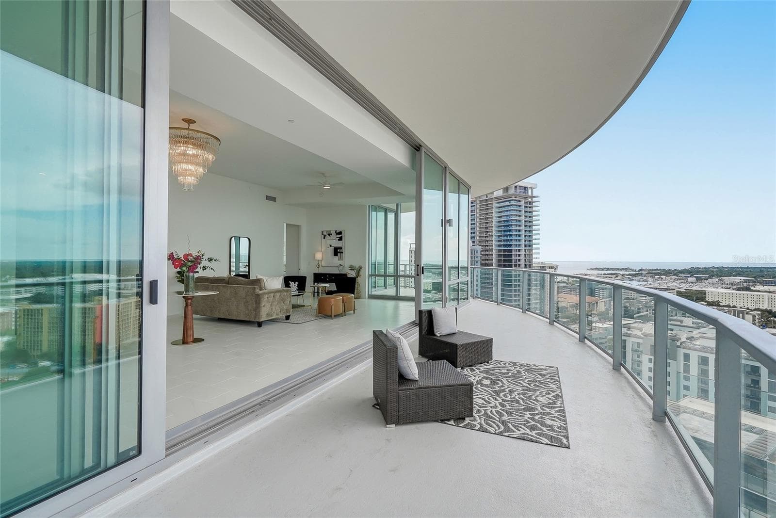 Oversized private terraces extend the living space and create the perfect setting for sunset entertaining. - 400 CENTRAL AVE #1901, ST PETERSBURG