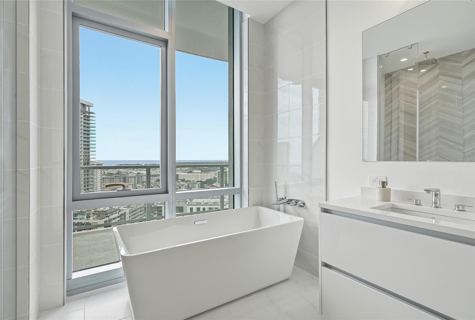 Beautiful Southeast views while you unwind after a long day. - 400 CENTRAL AVE #1901, ST PETERSBURG