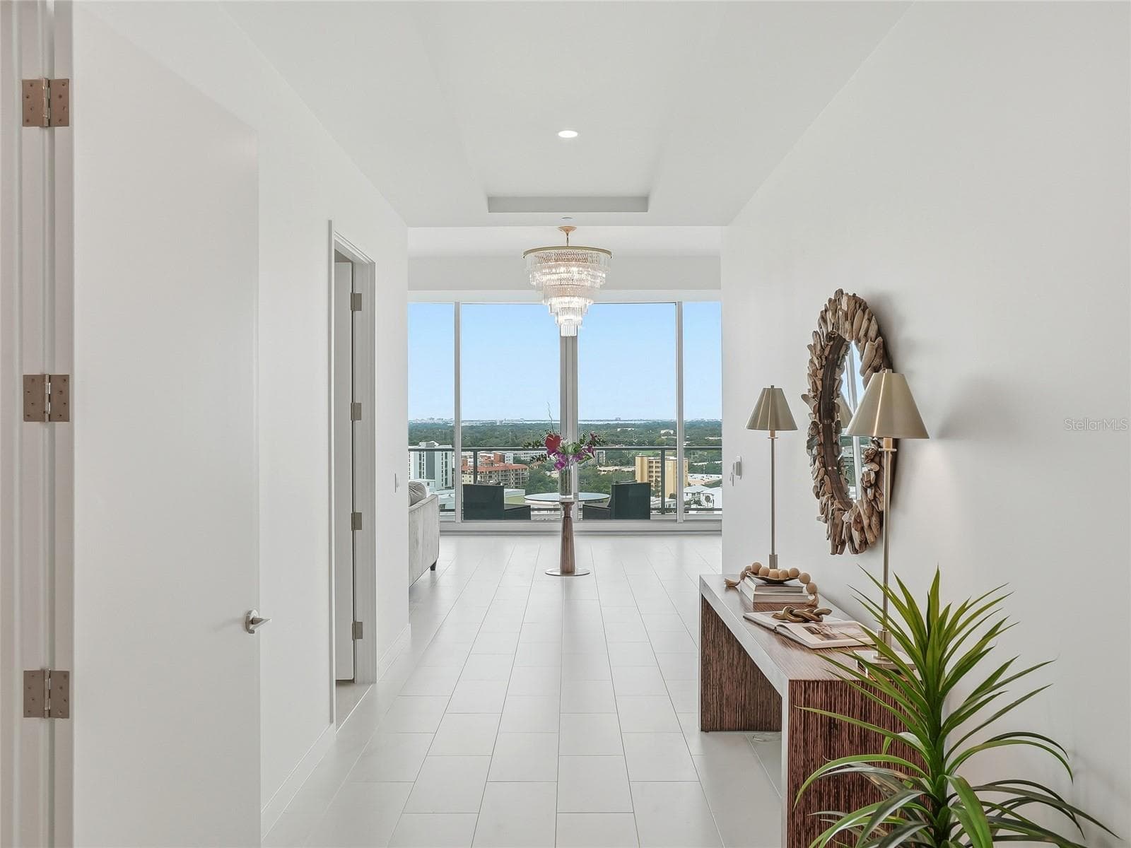 11-foot ceilings, creating an exceptional sense of volume and light. - 400 CENTRAL AVE #1901, ST PETERSBURG