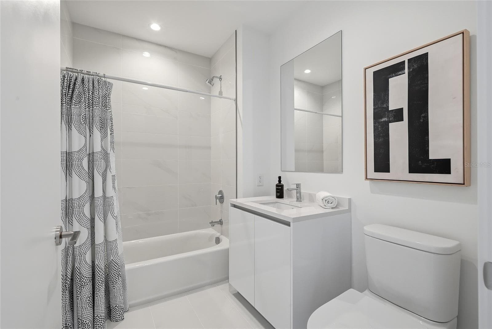 Guest bathroom - 400 CENTRAL AVE #1901, ST PETERSBURG