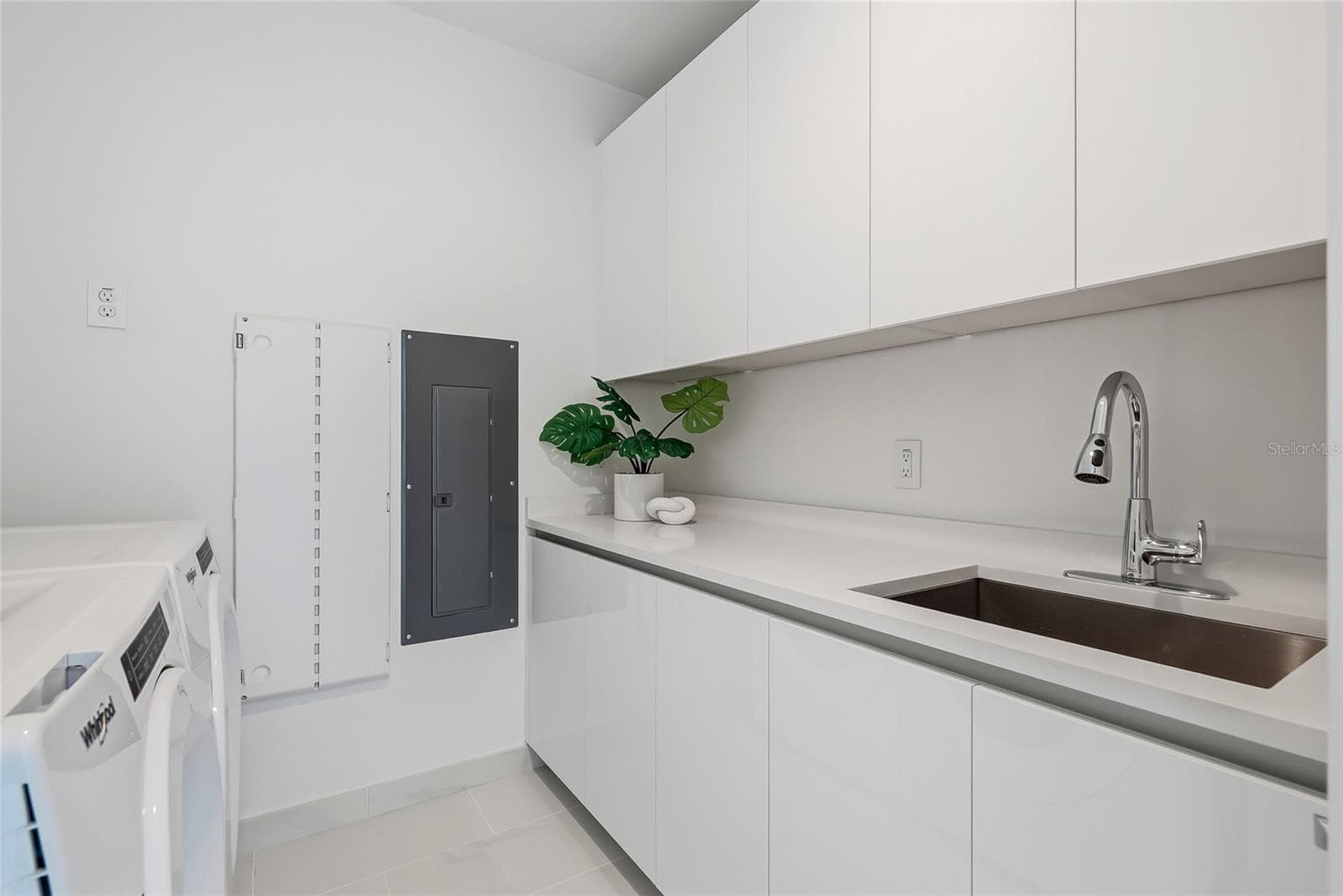 Convenient full-size washer and dryer in a dedicated laundry room. - 400 CENTRAL AVE #1901, ST PETERSBURG