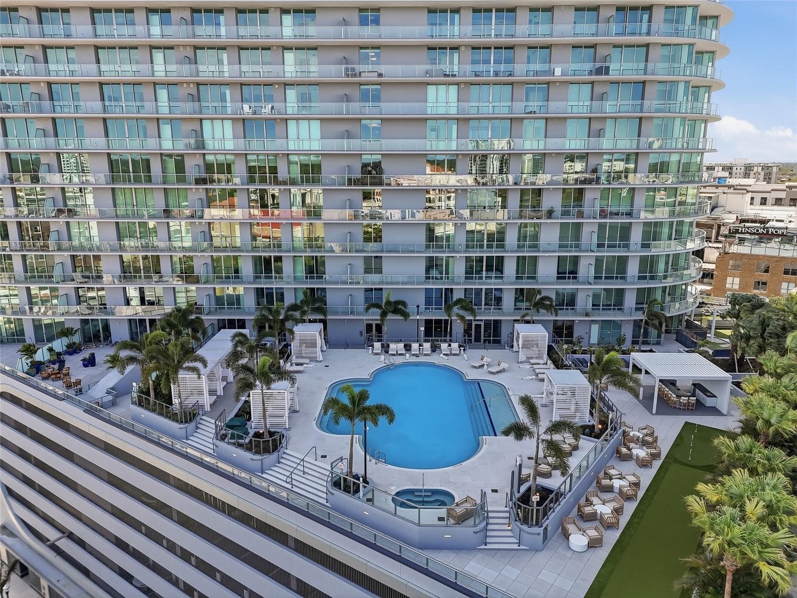 The amenity deck is on floor 7 - 400 CENTRAL AVE #1901, ST PETERSBURG