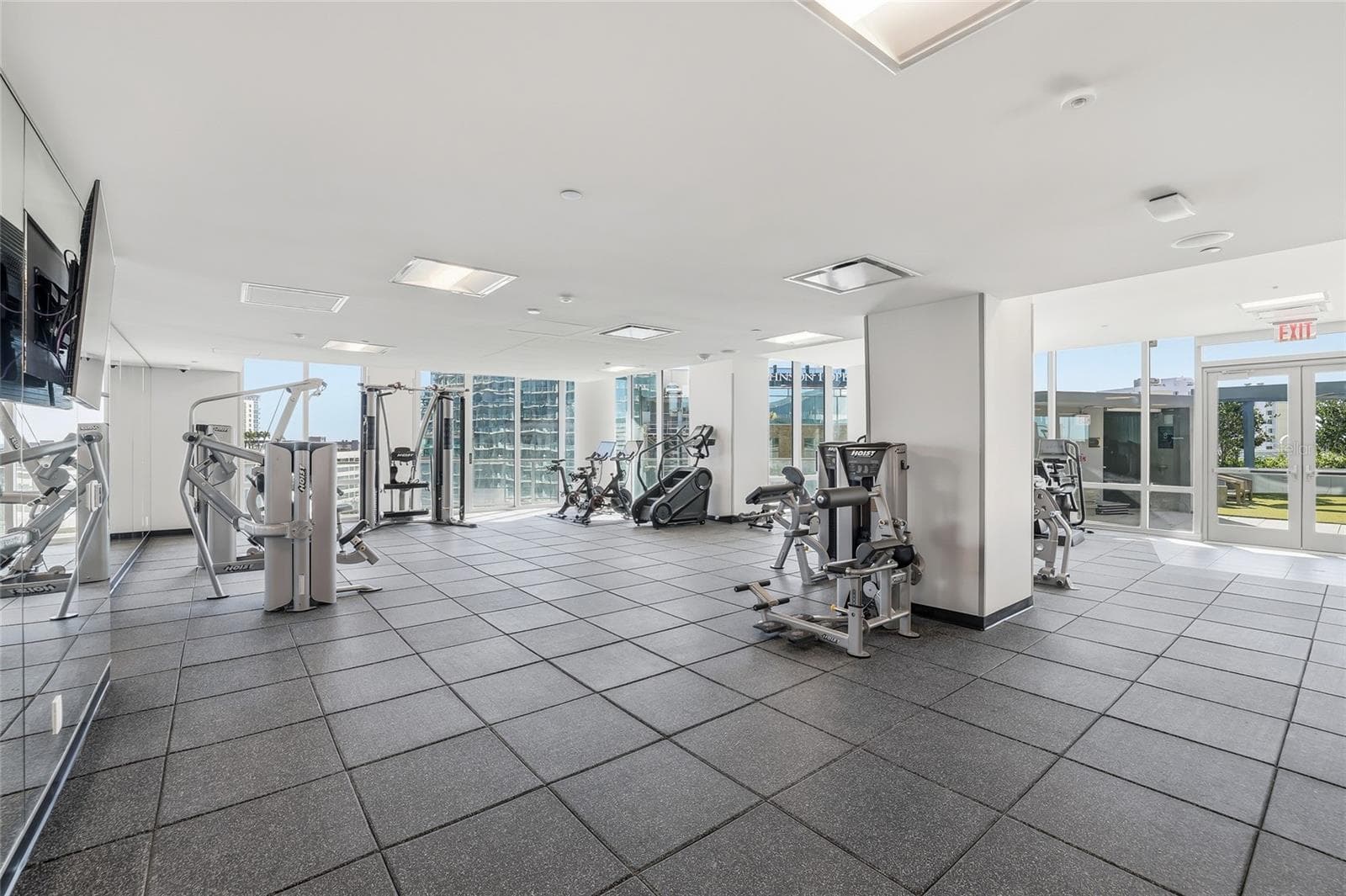 Spacious Fitness Center. - 400 CENTRAL AVE #1901, ST PETERSBURG