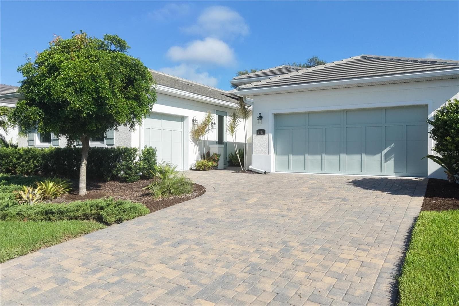 Separate 3 Car Garage and Entrance into Guest Suite - 7717 SANDHILL LAKE DR, SARASOTA