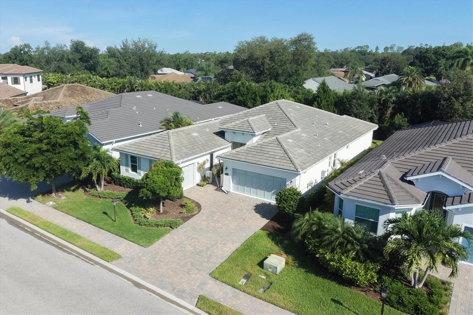 Inviting Paver Brick Driveway - 7717 SANDHILL LAKE DR, SARASOTA
