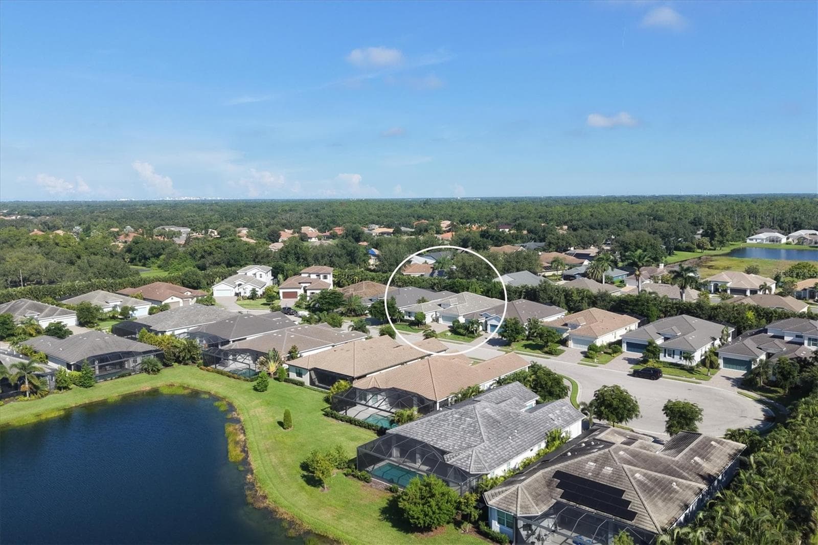 Perfectly Situated on a Cul-De-Sac Street - 7717 SANDHILL LAKE DR, SARASOTA
