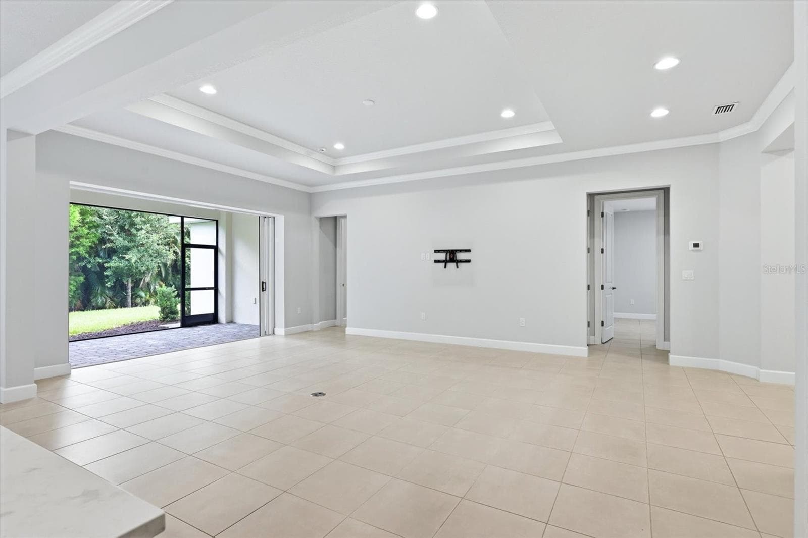 Soaring Ceilings & Tile Throughout Home - 7717 SANDHILL LAKE DR, SARASOTA