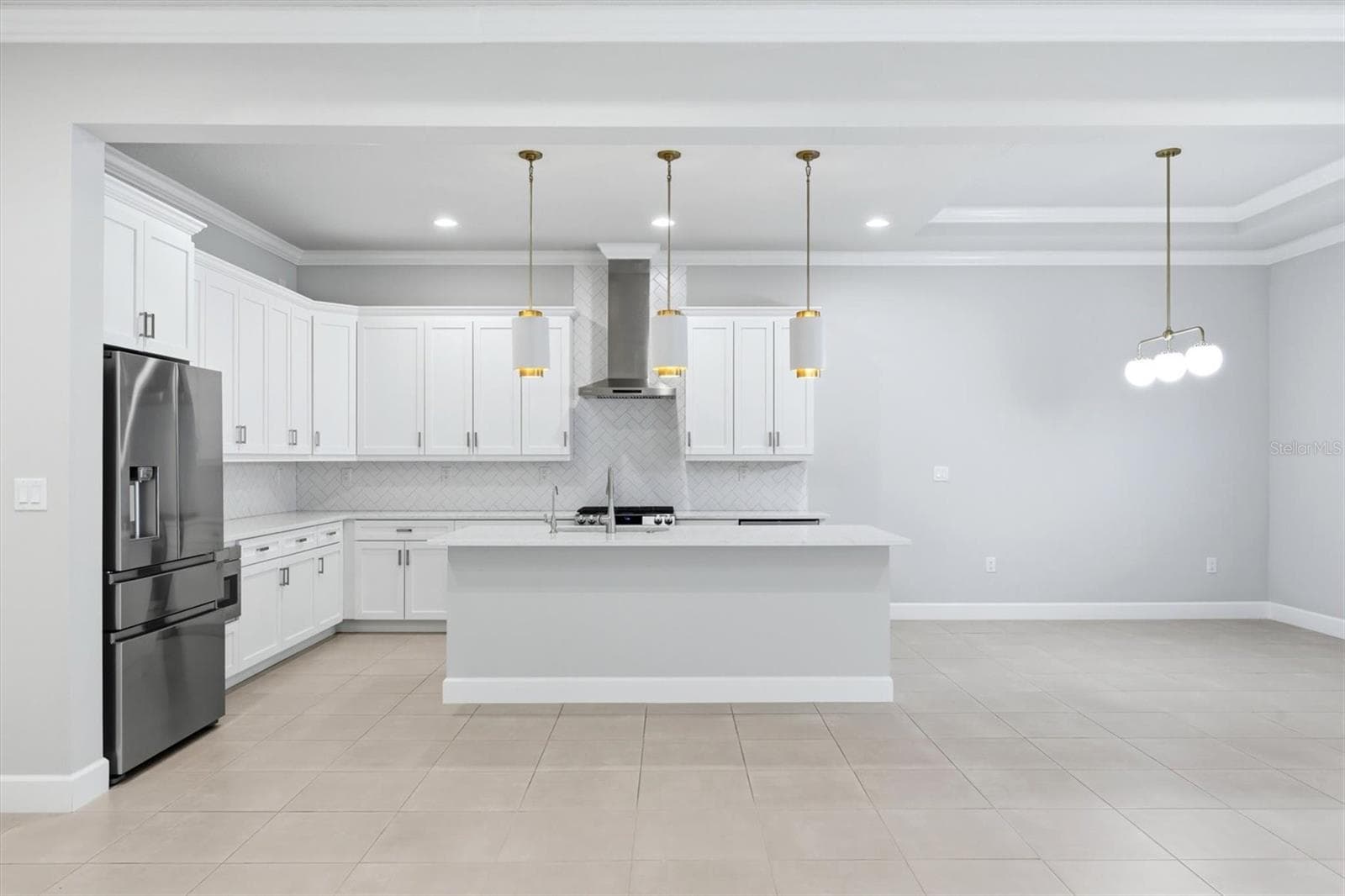 Large Center Island with Room for Seating - 7717 SANDHILL LAKE DR, SARASOTA