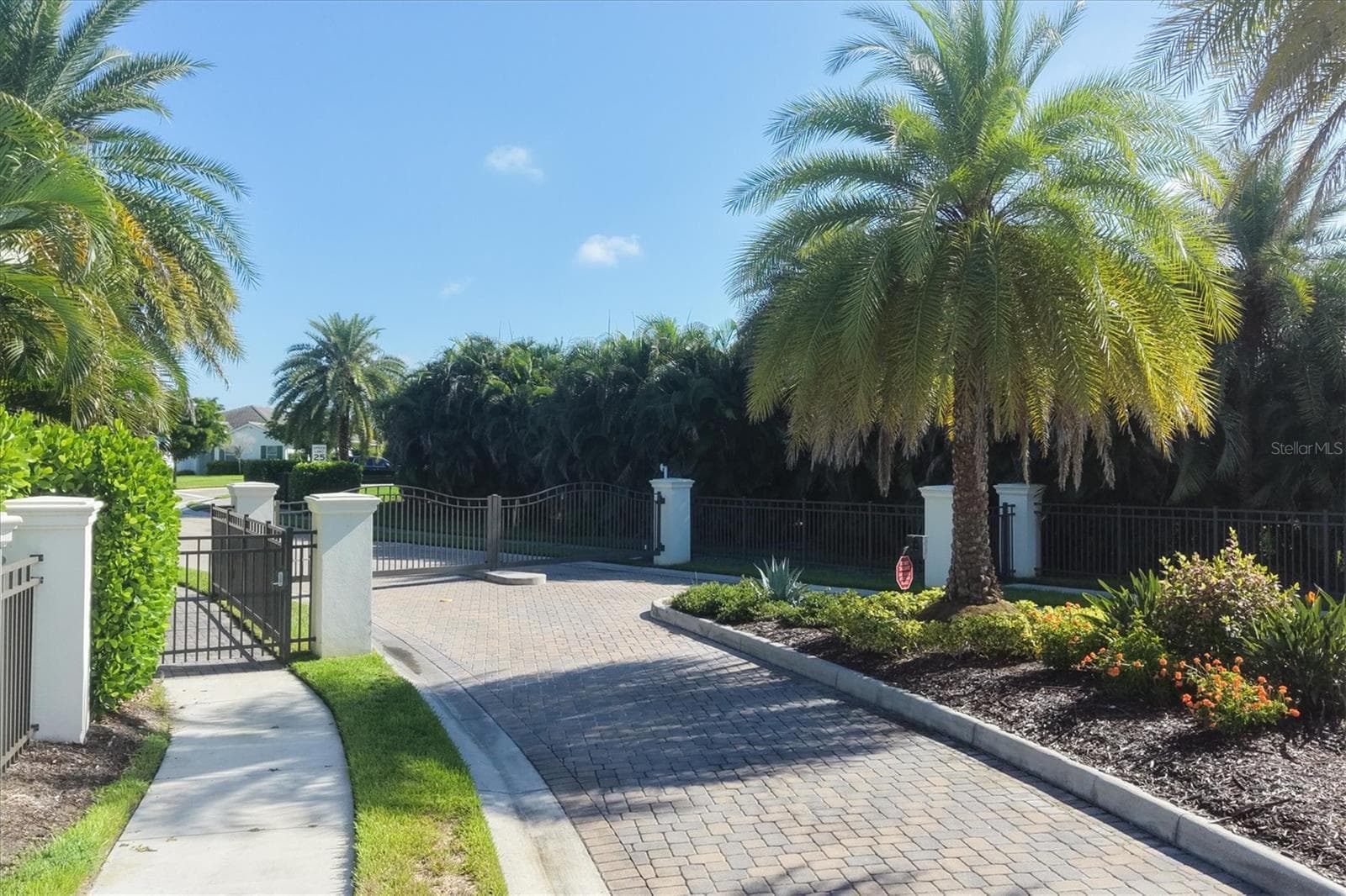 Guard Gate Entrance - 7717 SANDHILL LAKE DR, SARASOTA