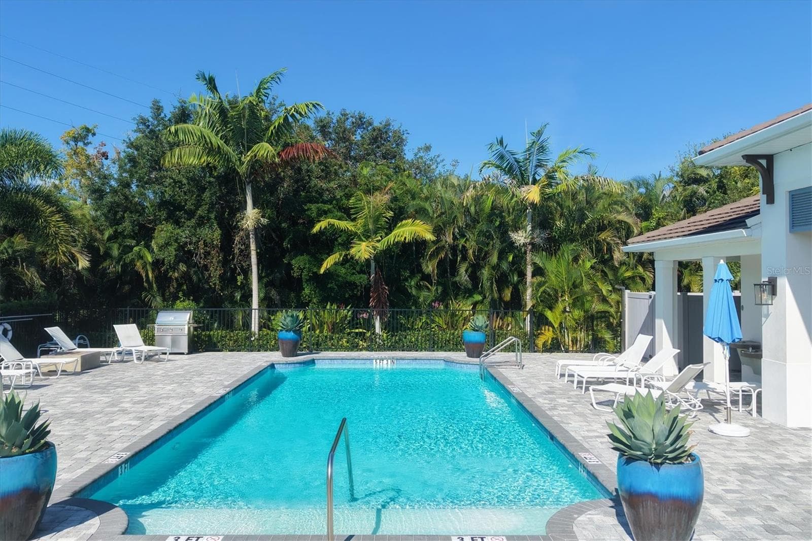 Resort Style Community Pool - 7717 SANDHILL LAKE DR, SARASOTA