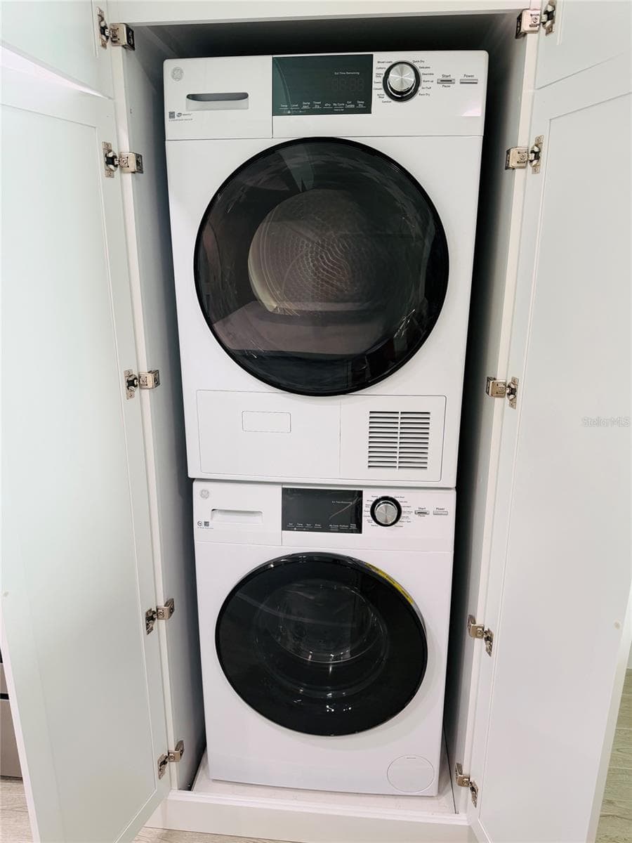 In Unit Washer & Ventless dryer - 865 S GULFVIEW BLVD #109, CLEARWATER BEACH