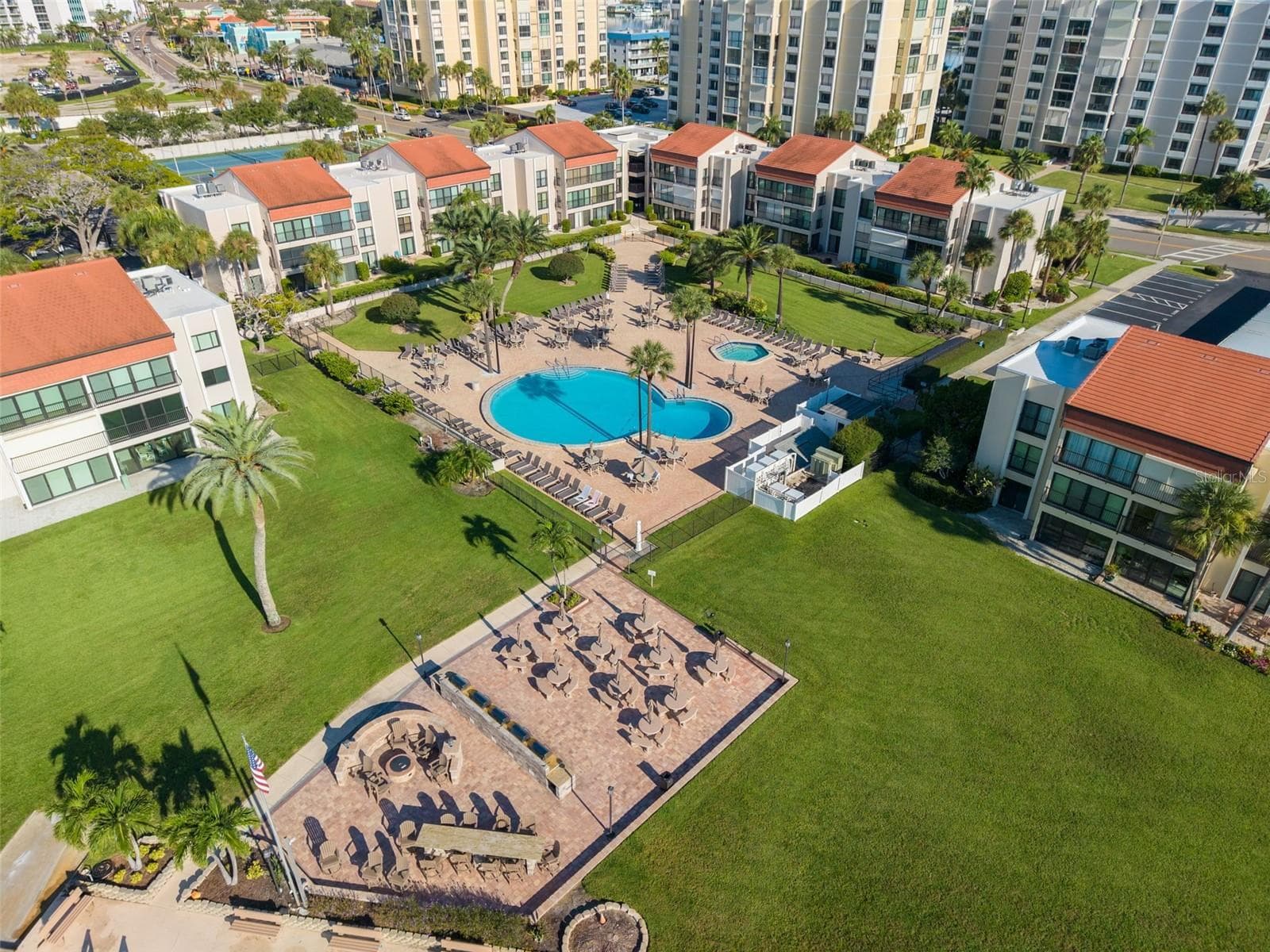 Pool and Outdoor Facilities - 865 S GULFVIEW BLVD #109, CLEARWATER BEACH