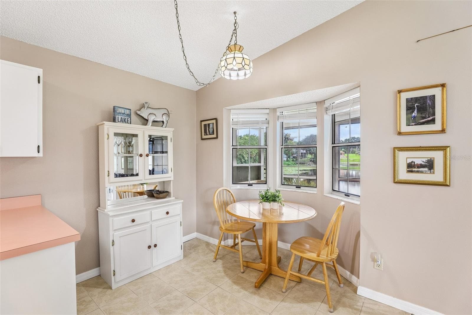 Eat-in Area - 1460 GROVE ST, EUSTIS