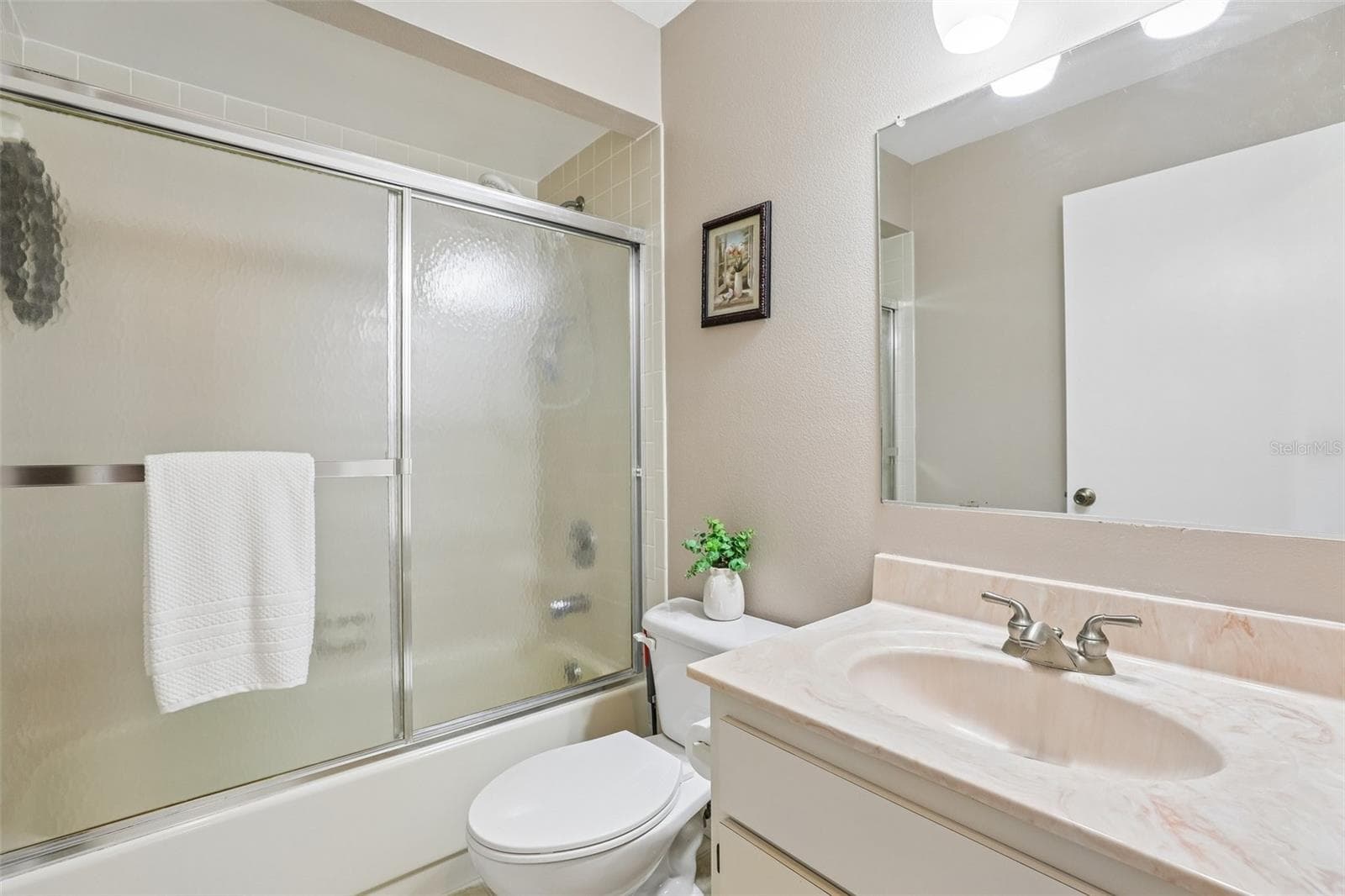Guest Home Bath 2 - 1460 GROVE ST, EUSTIS
