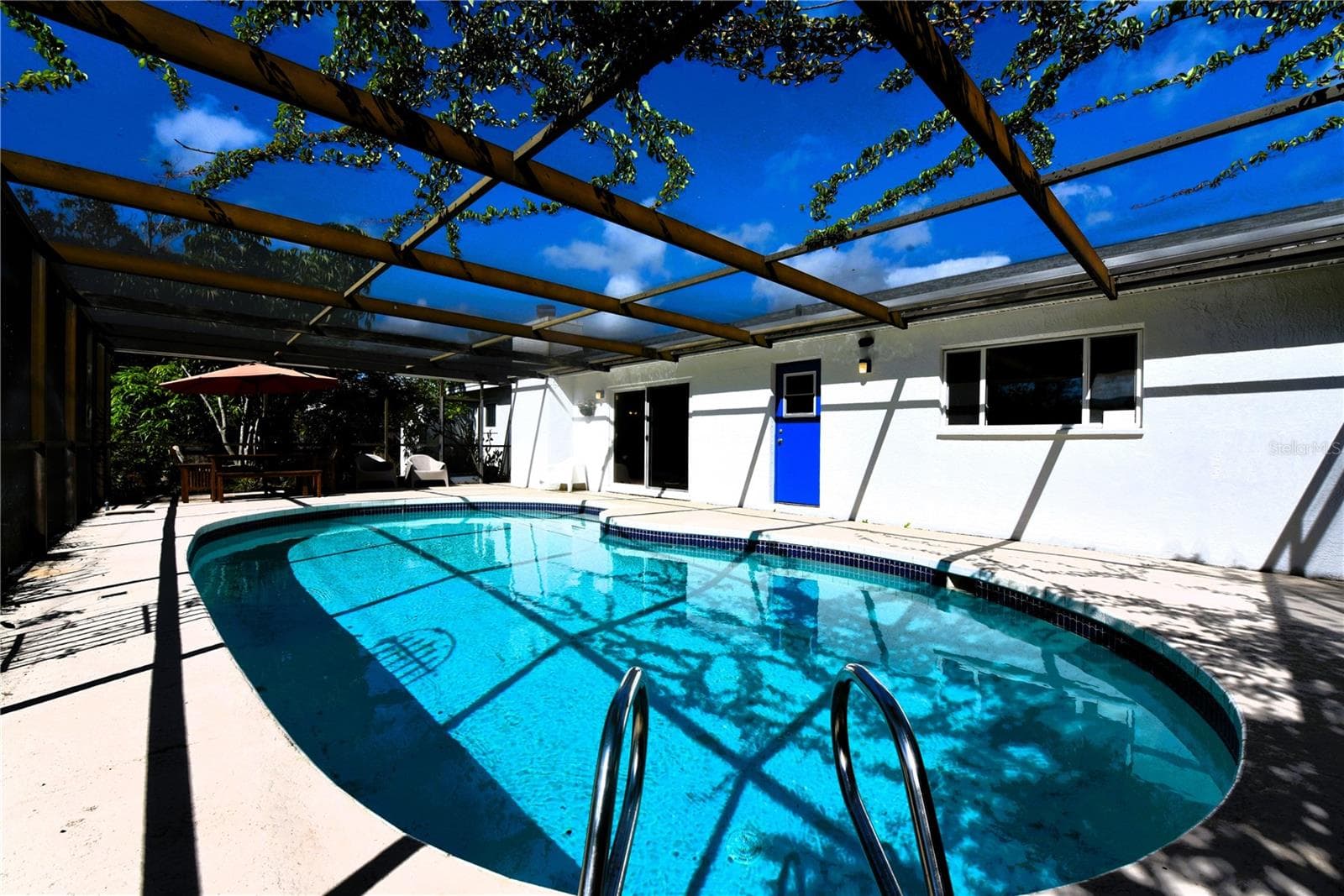 Large pool deck. - 2529 INDIGO DR, DUNEDIN