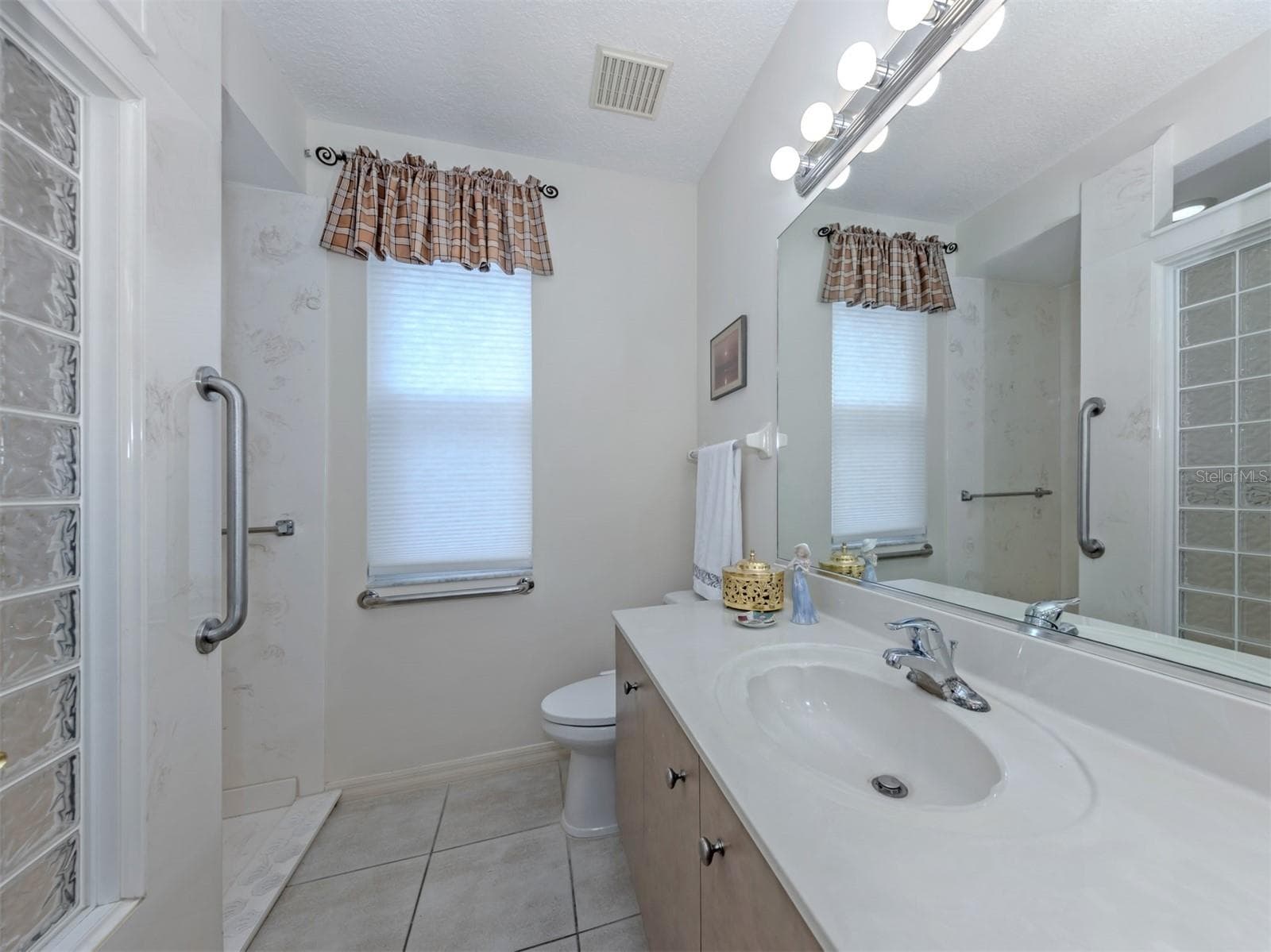 Single Family Residence at 321 WILD PINE WAY, VENICE, photo 23 of 65