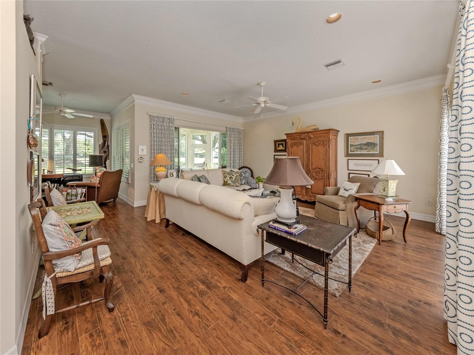 Single Family Residence at 228 VESTAVIA DR, VENICE, photo 7 of 76