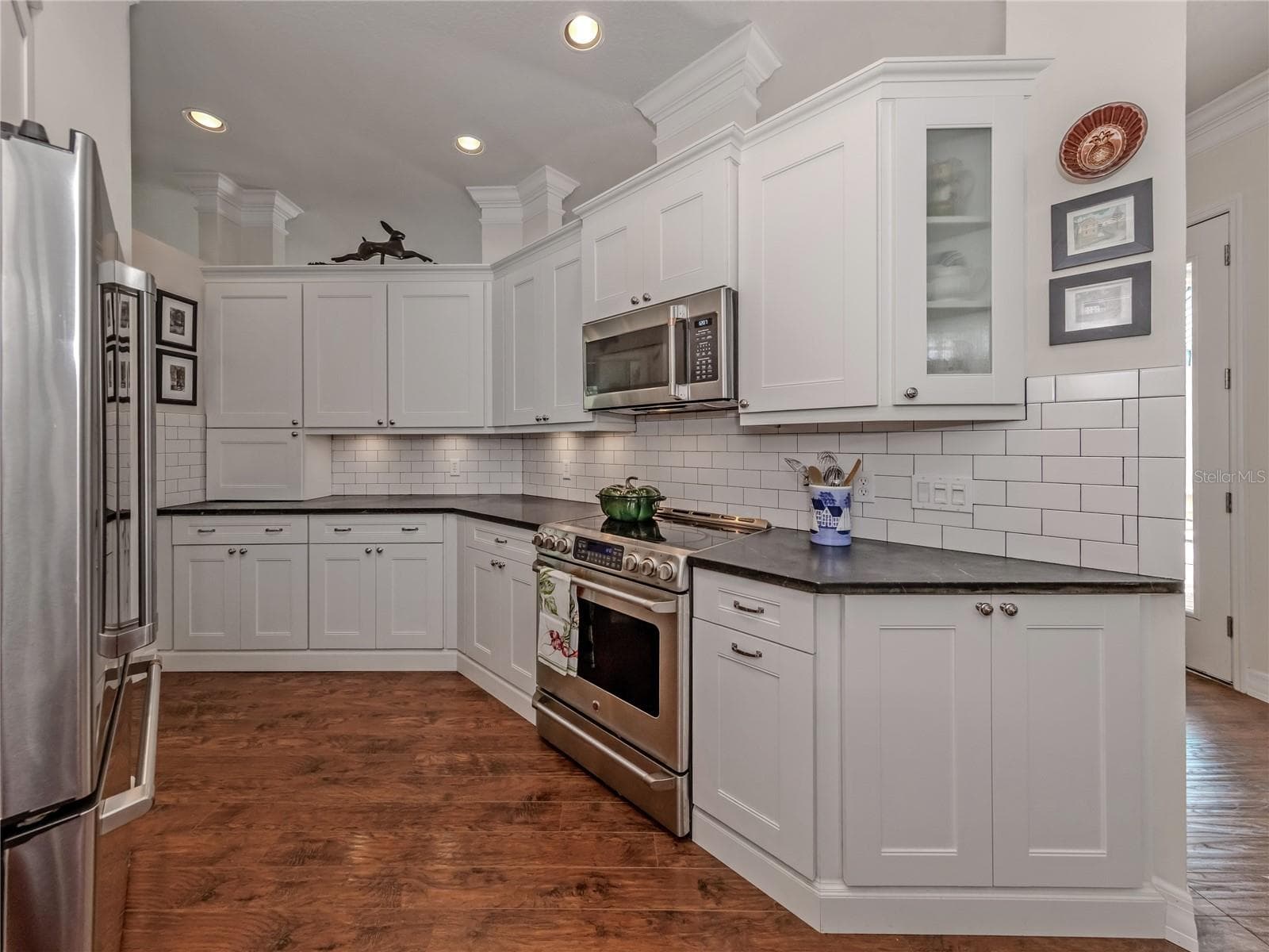Single Family Residence at 228 VESTAVIA DR, VENICE, photo 11 of 76