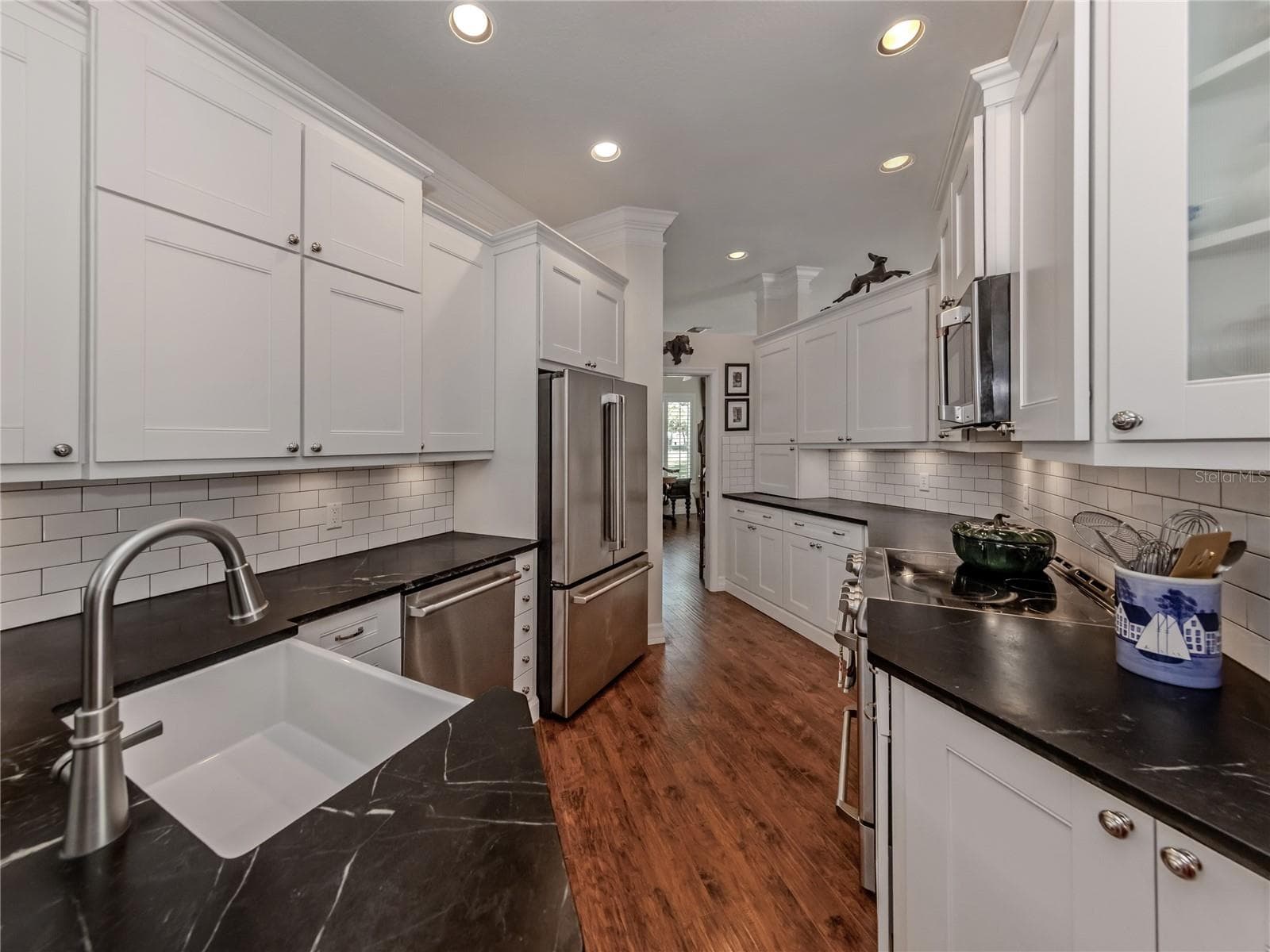 Single Family Residence at 228 VESTAVIA DR, VENICE, photo 12 of 76
