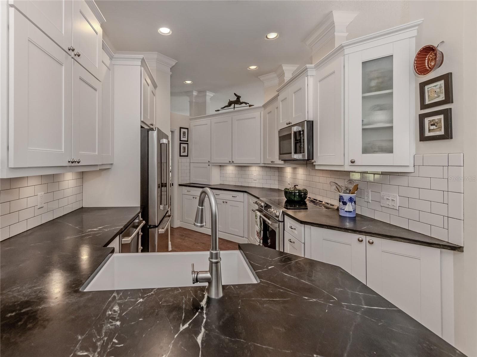 Single Family Residence at 228 VESTAVIA DR, VENICE, photo 13 of 76
