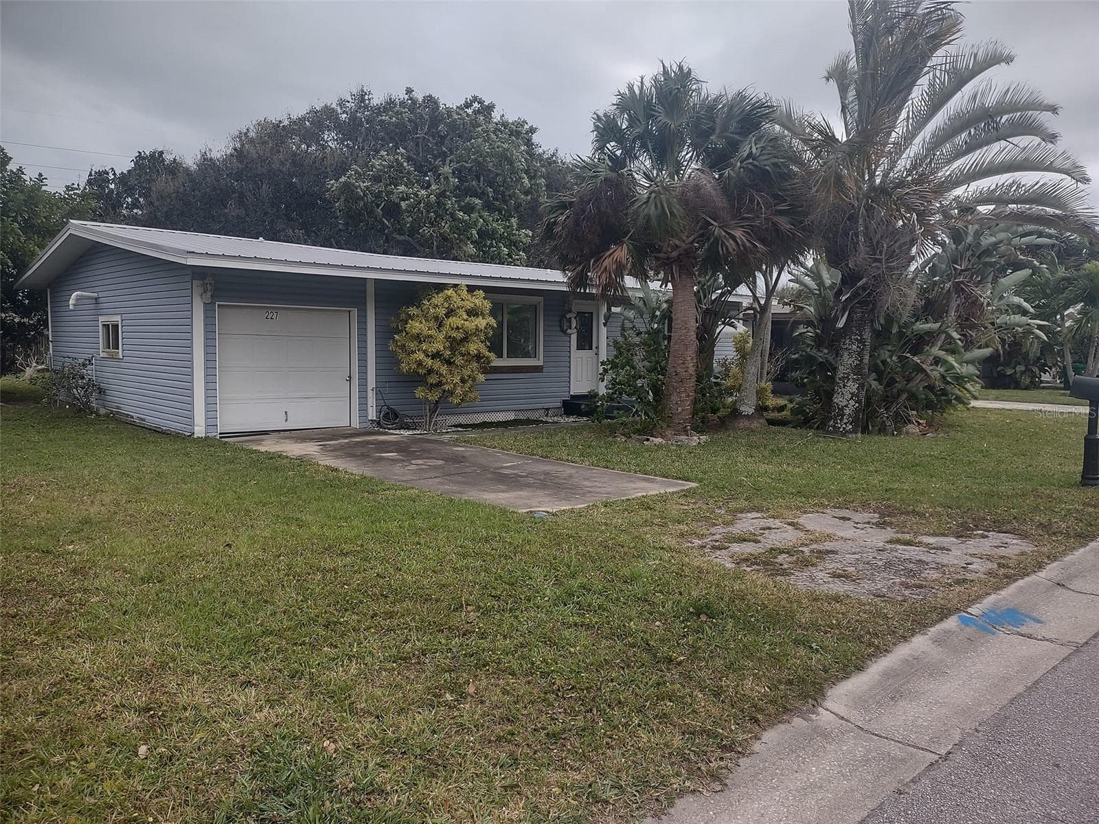 Single Family Residence at 227 WOODLAND AVE, COCOA BEACH, photo 4 of 31