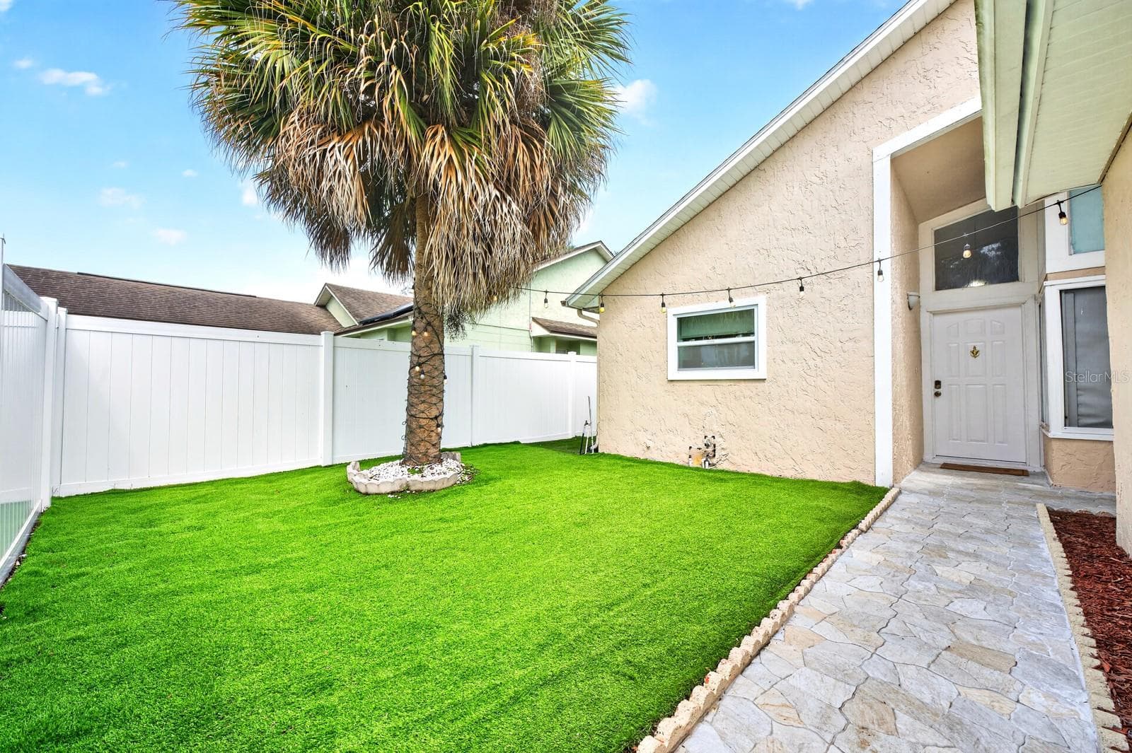 Privacy fenced front entry. - 9905 DEAN ACRE DR, ORLANDO