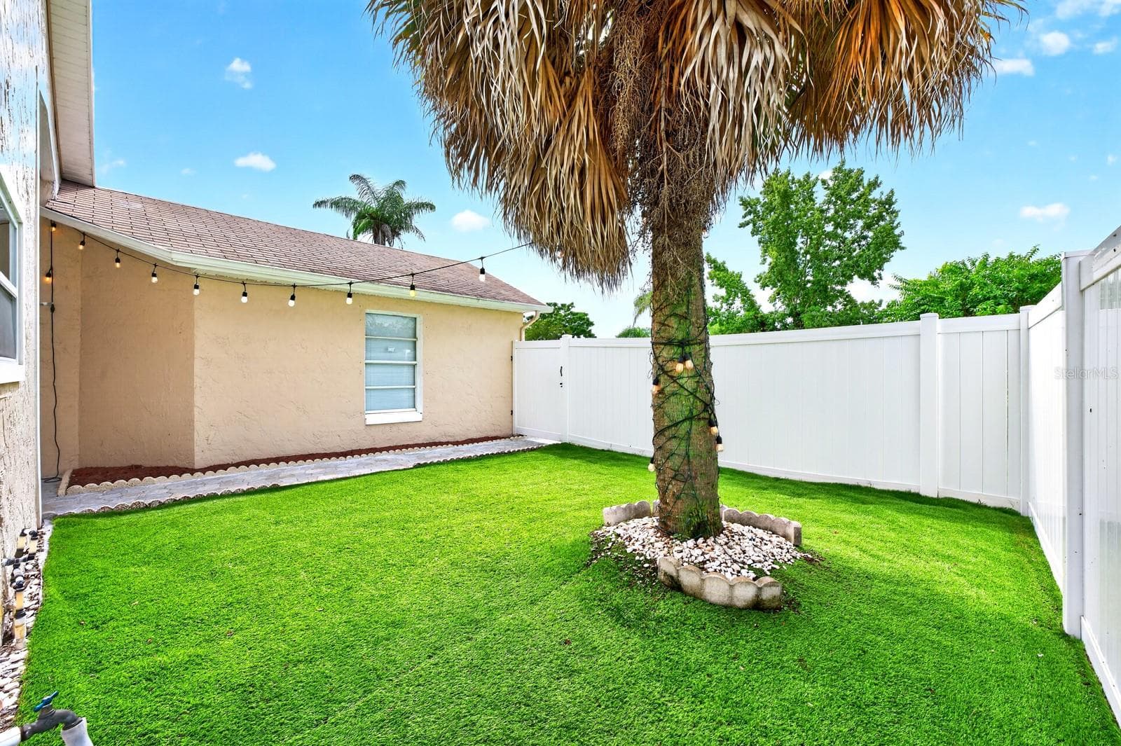 Fenced in front entry welcomes you HOME! - 9905 DEAN ACRE DR, ORLANDO