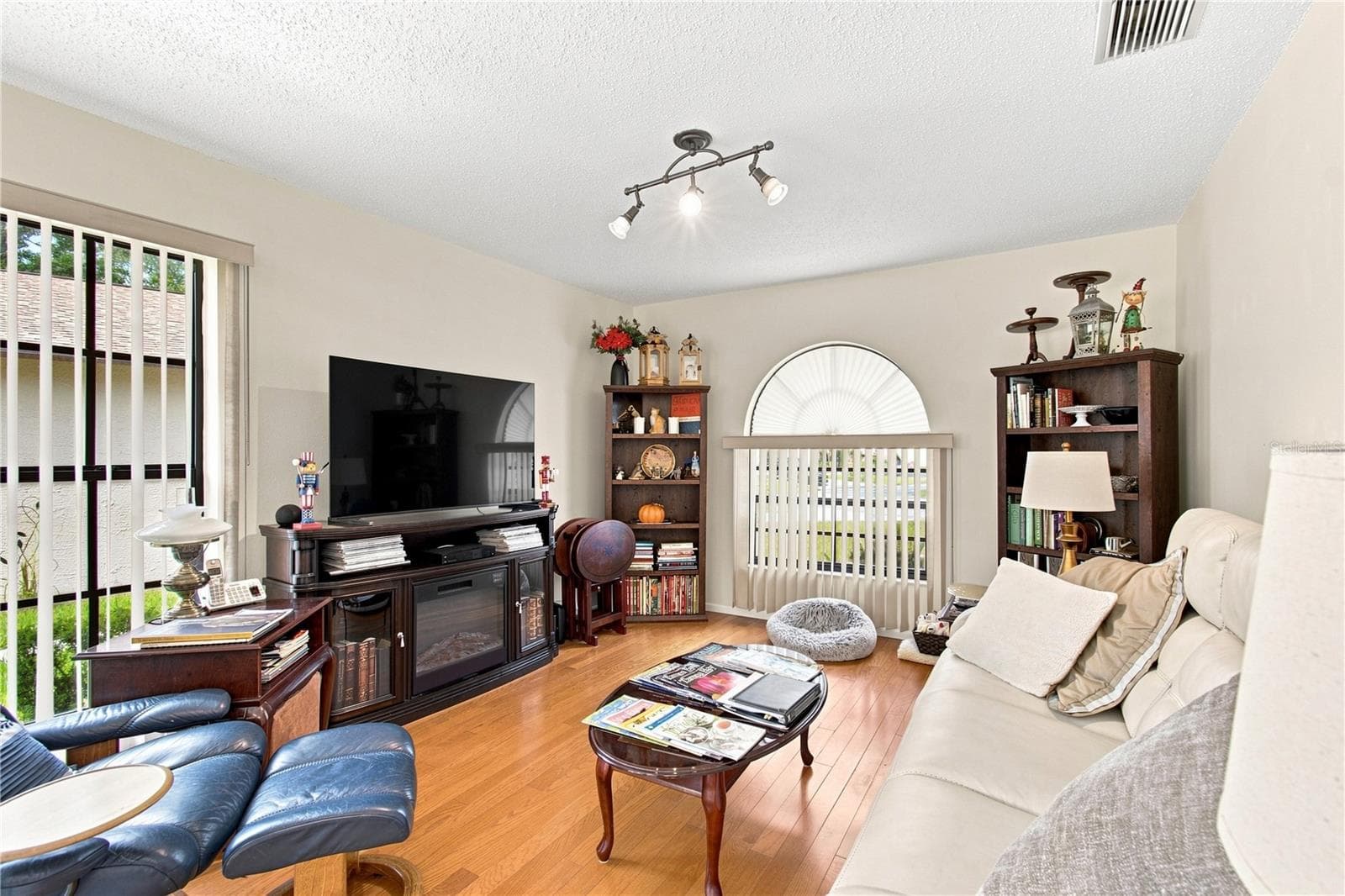 Villa at 6706 OAK CLUSTER CIR, SPRING HILL, photo 17 of 78