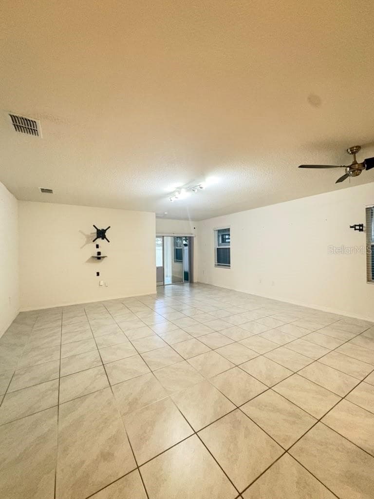 Single Family Residence at 329 WINGED ELM DR, DEBARY, photo 8 of 41